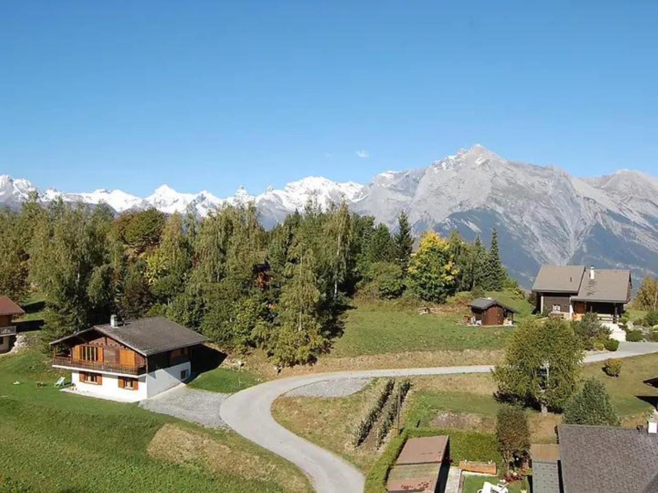 Apartment with Mountain View photo 2