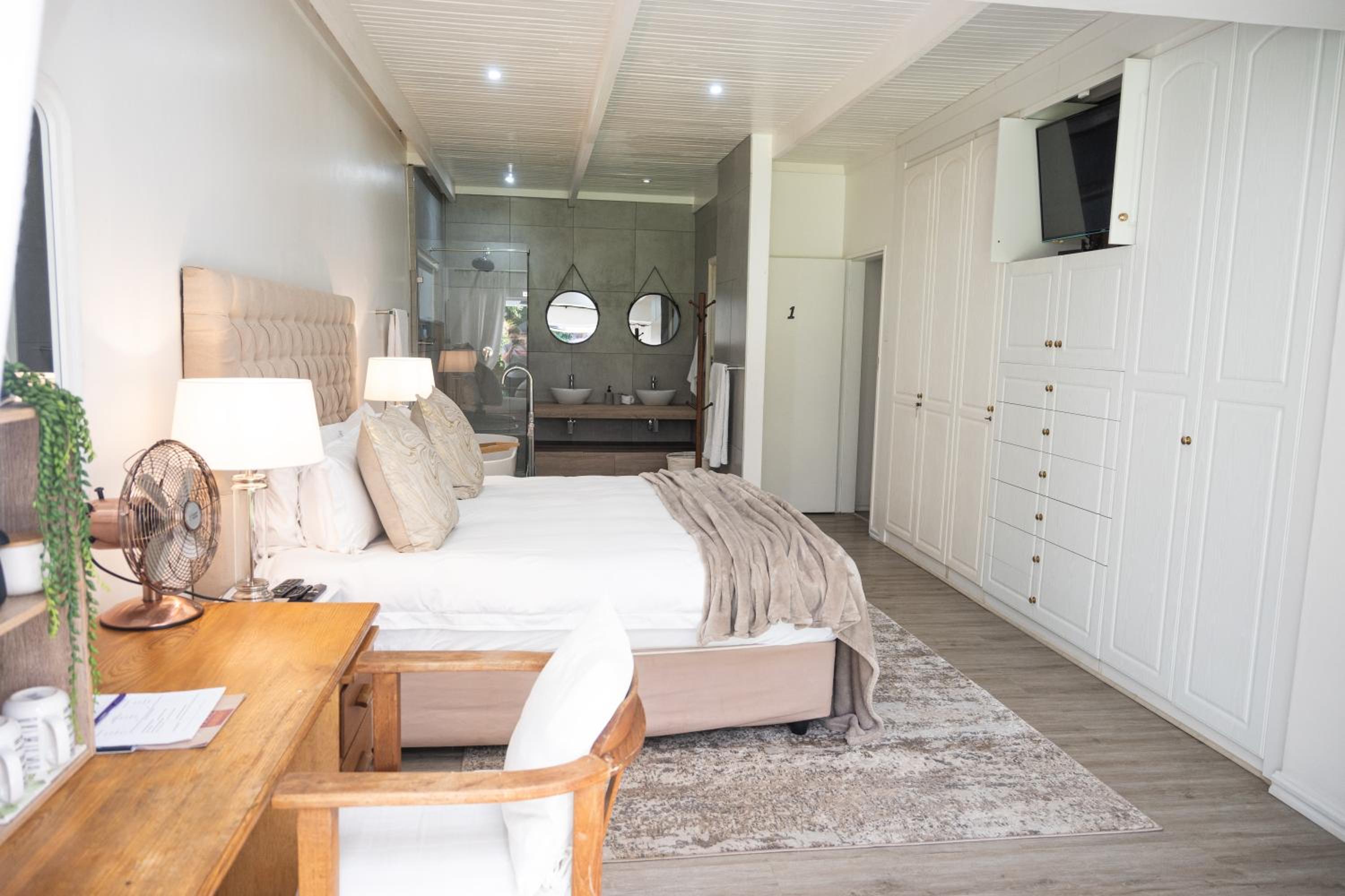 Superior King Room photo 1