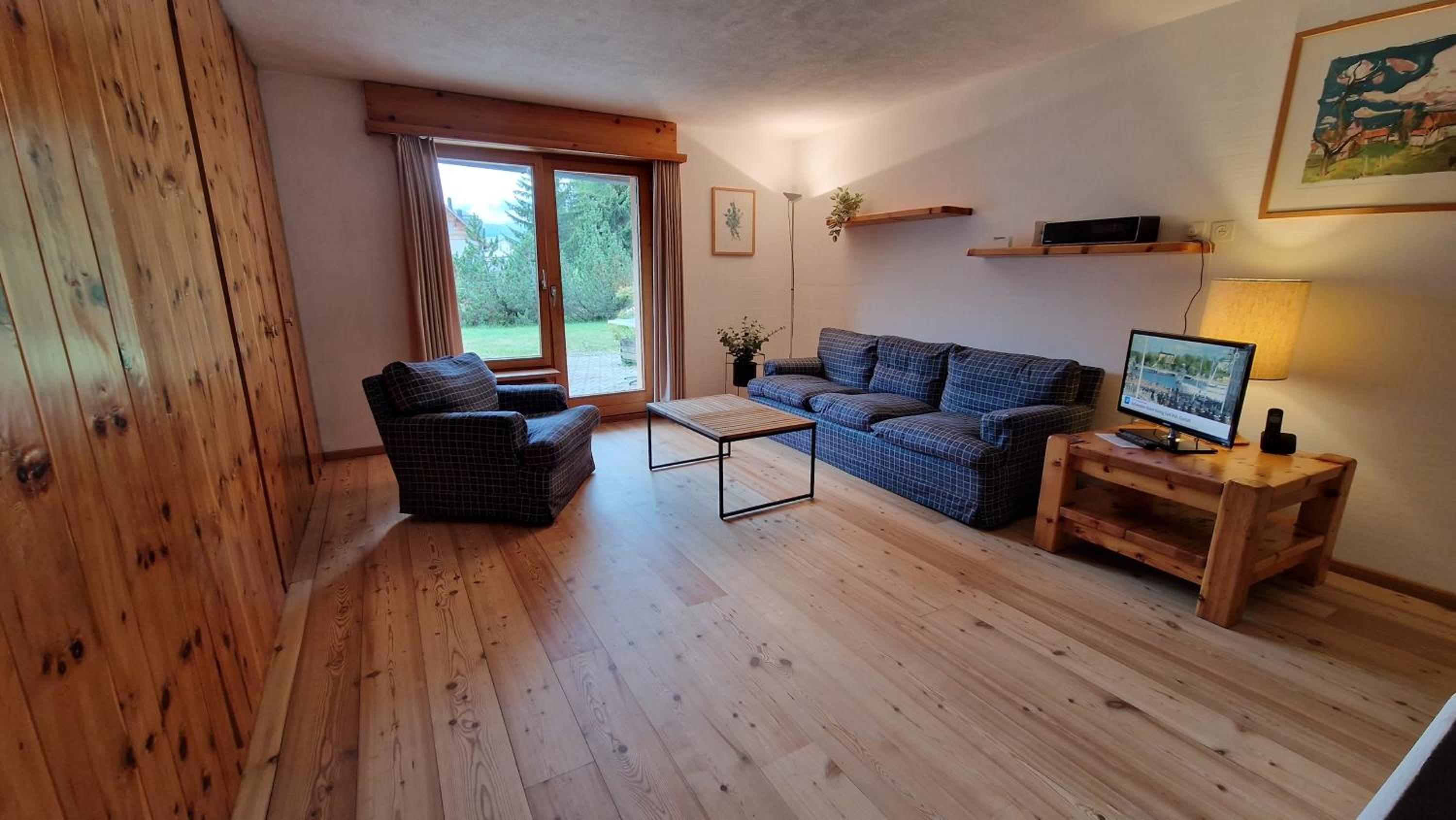 Apartment with Lake View photo 2