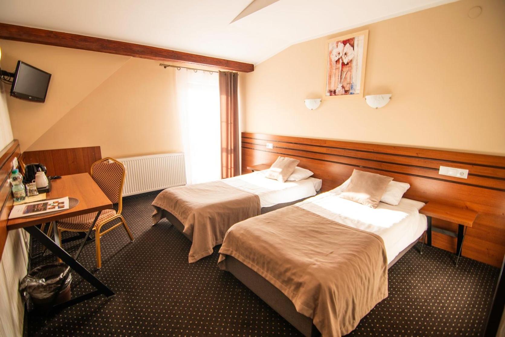 Standard Twin Room - Photo 1