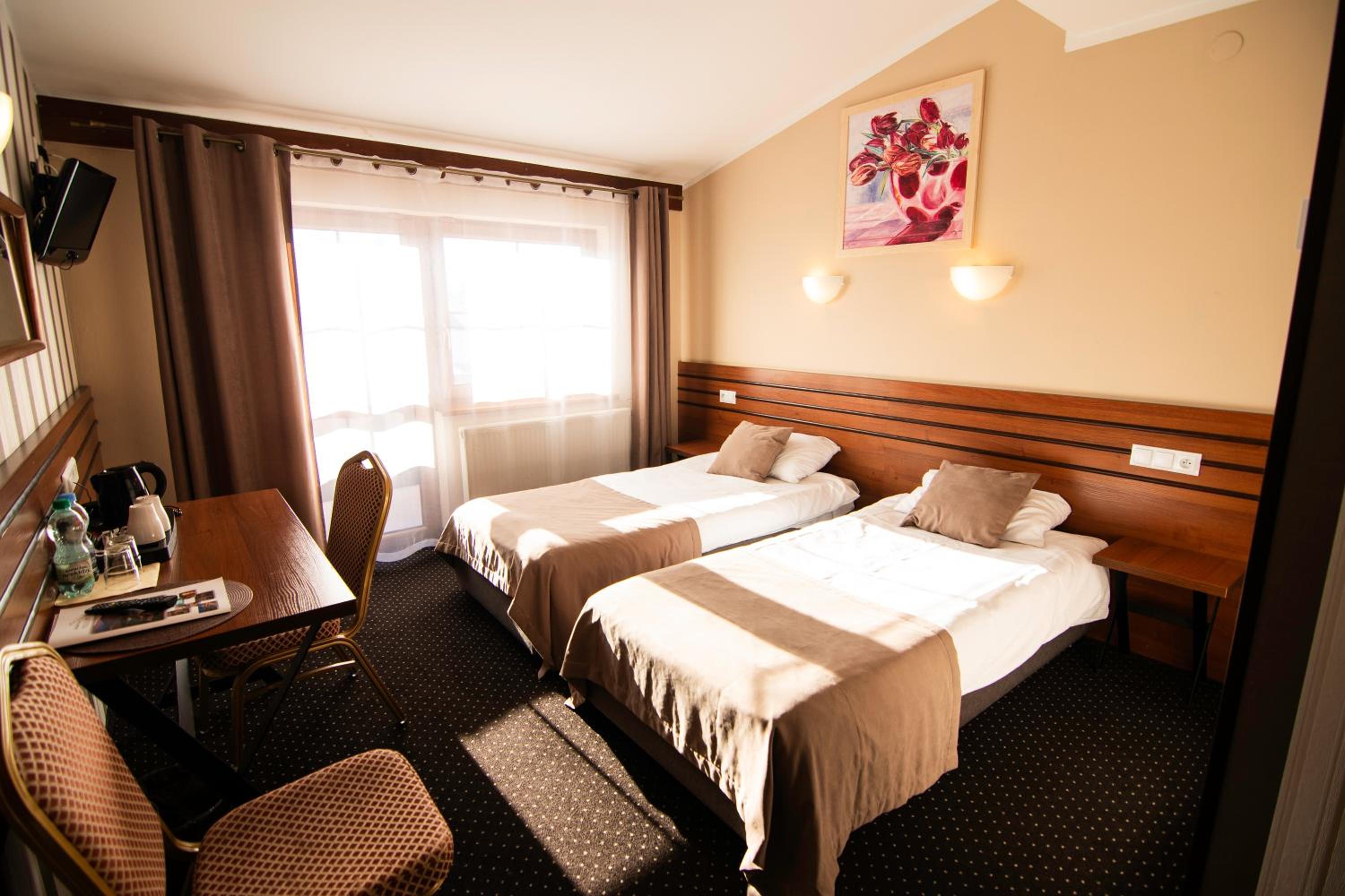 Standard Twin Room - Photo 2