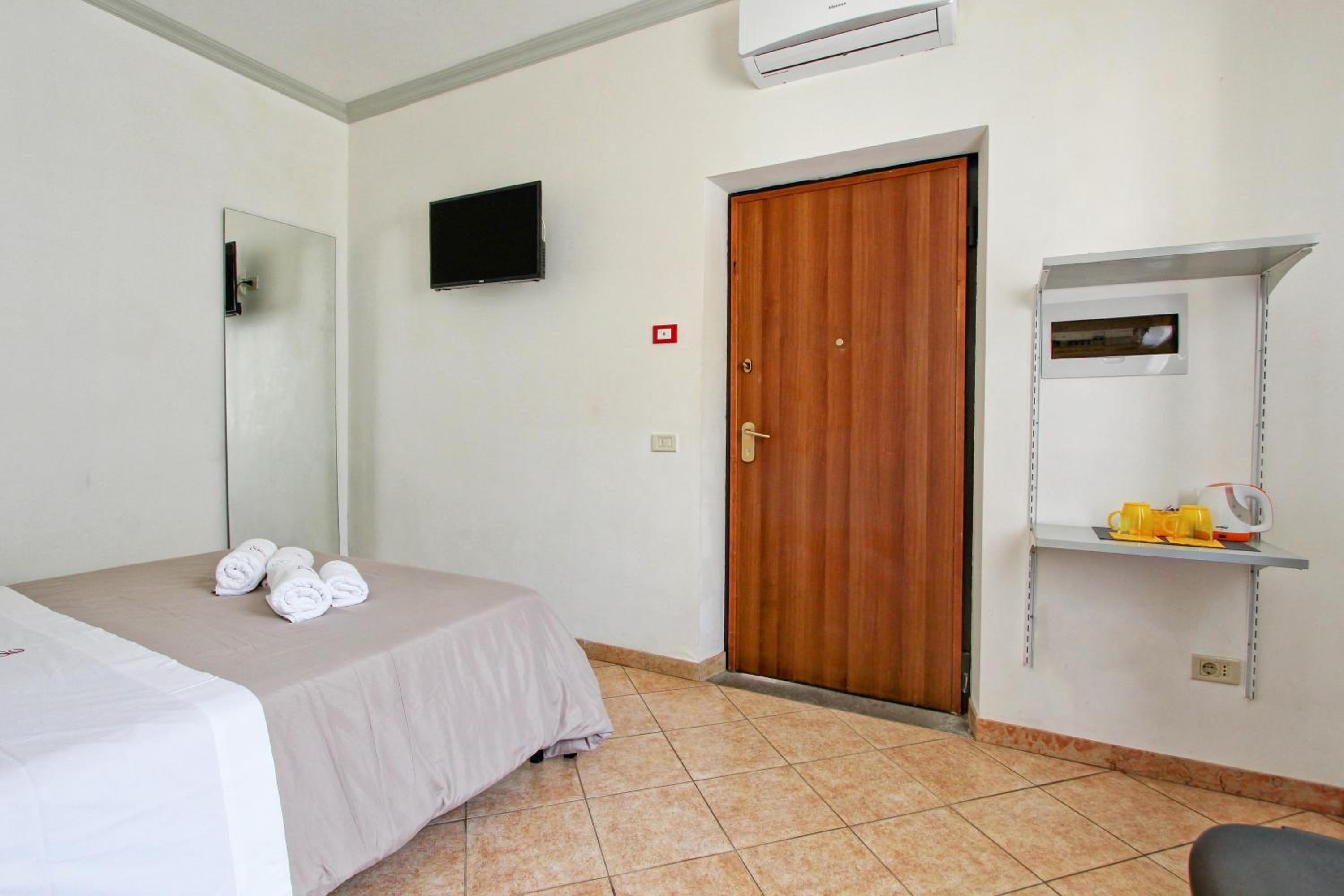 Double Room with Private Bathroom photo 2