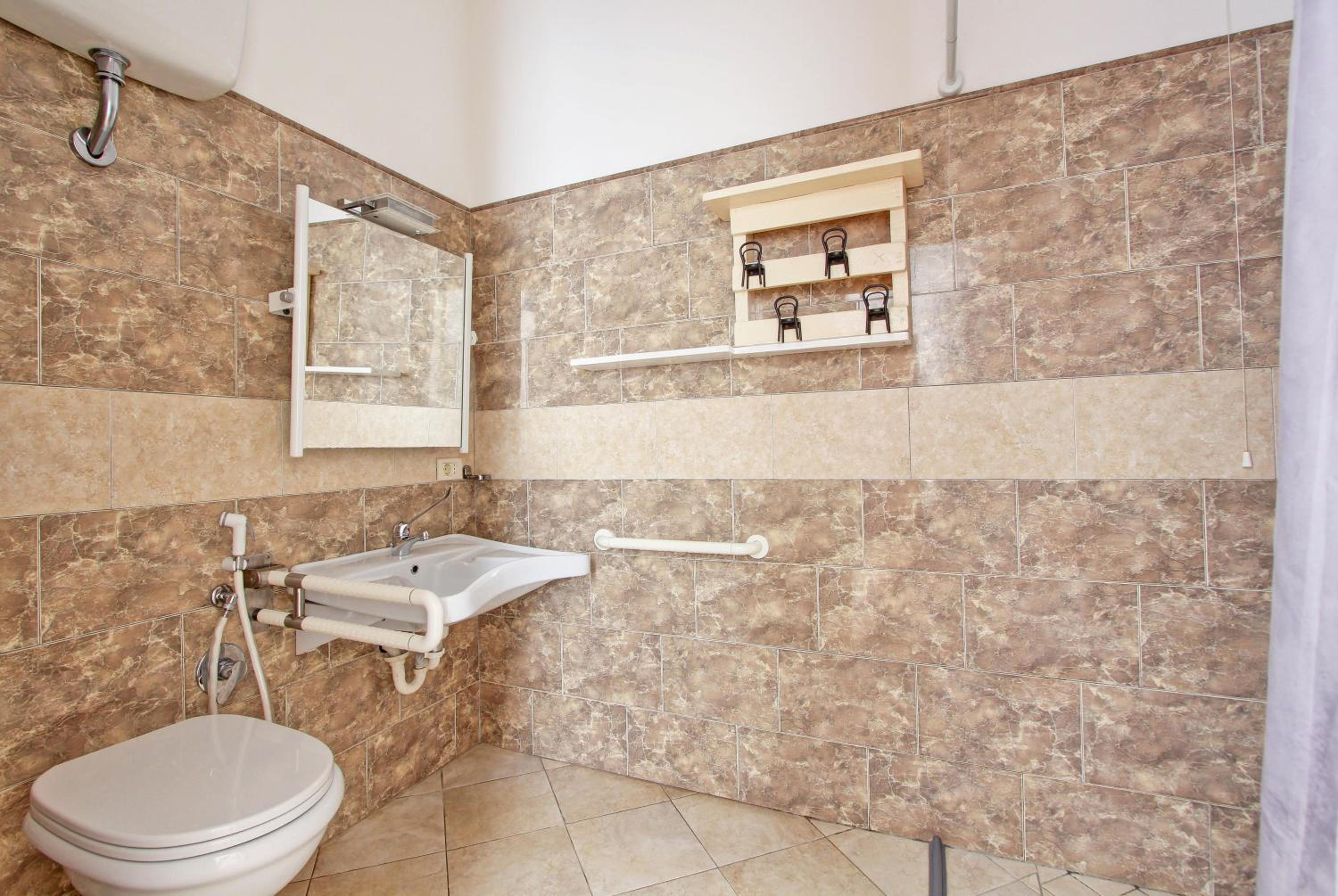 Double Room - Disability Access photo 3