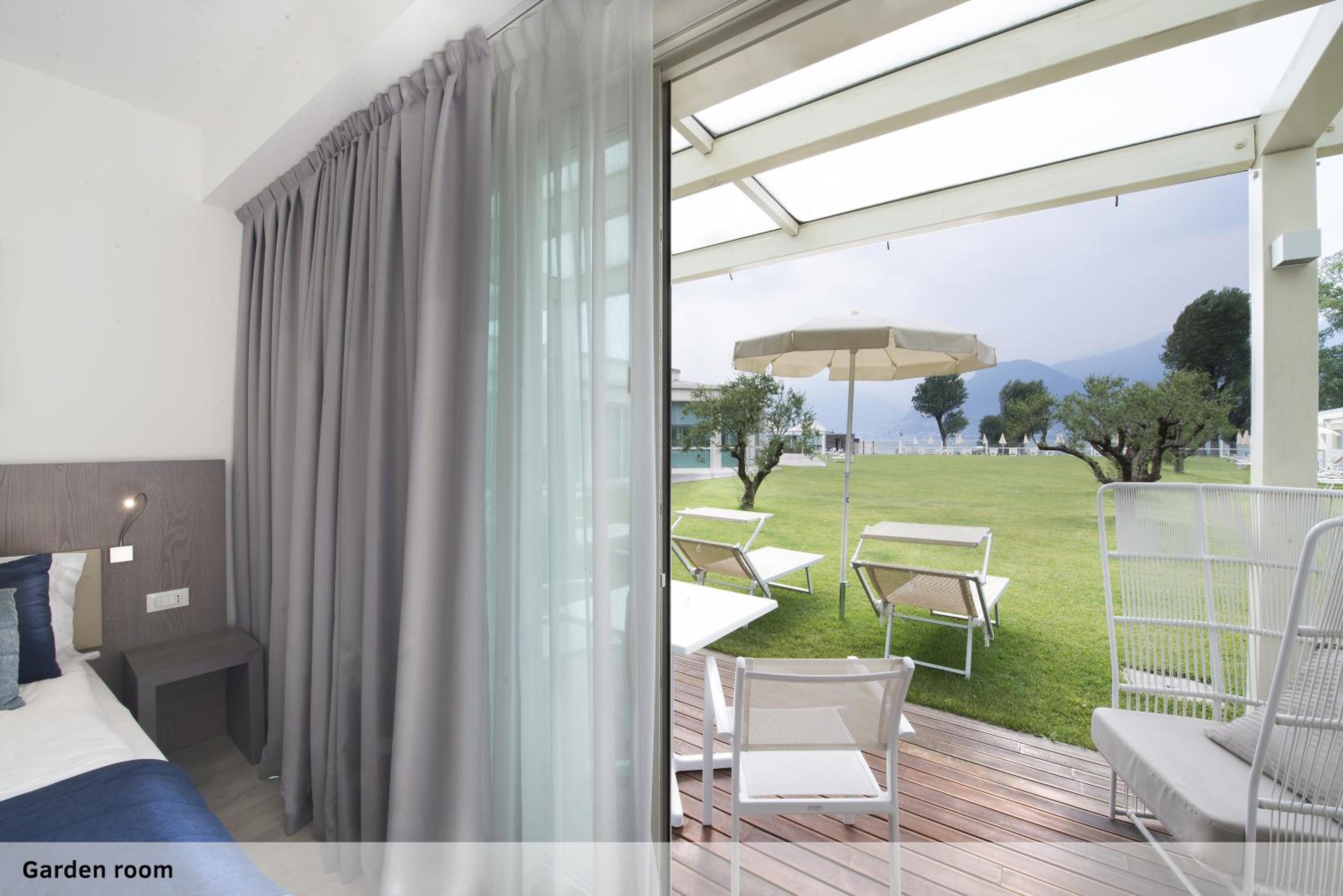 Double or Twin Room with Lake View photo 2