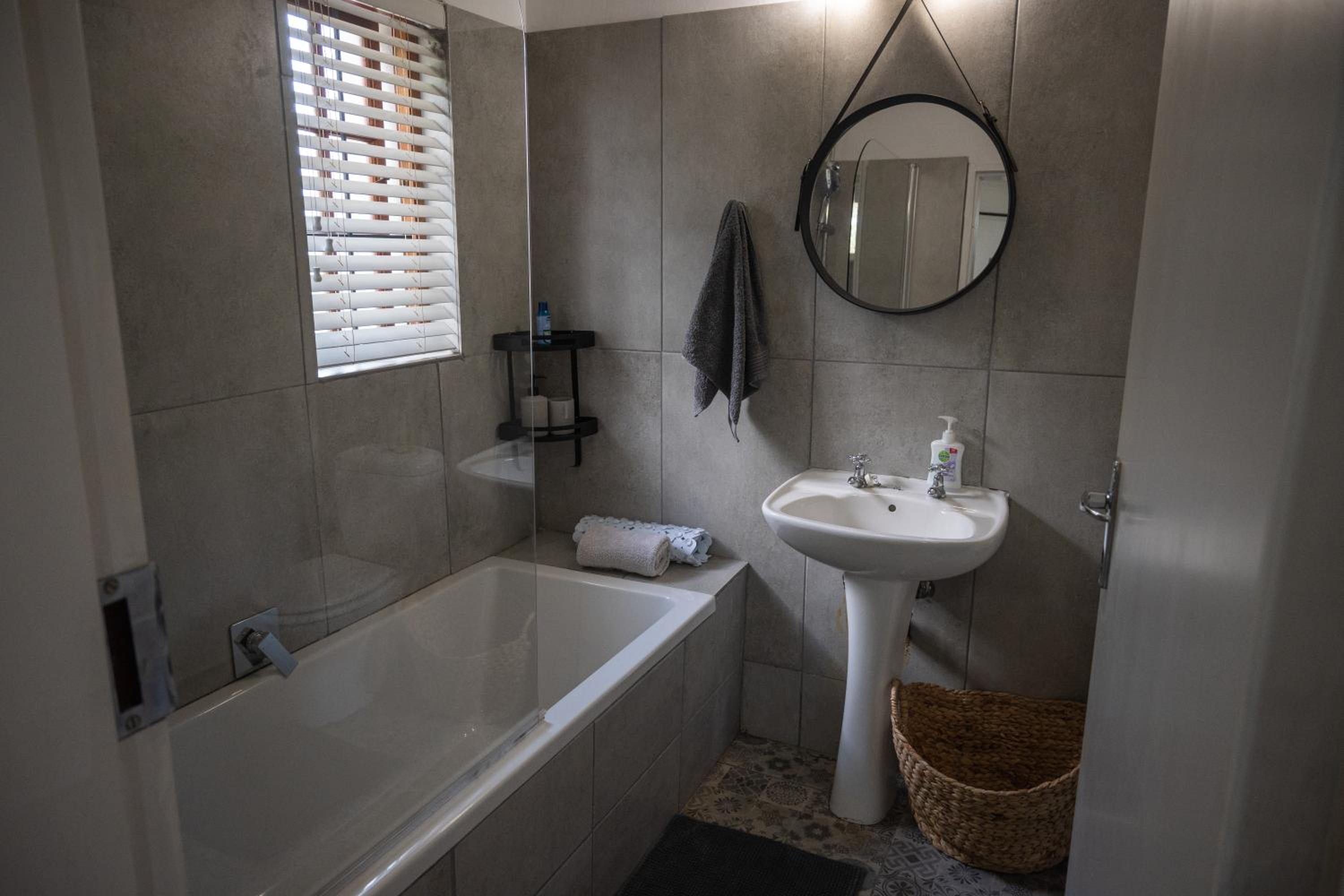 Deluxe Double Room - Photo 8