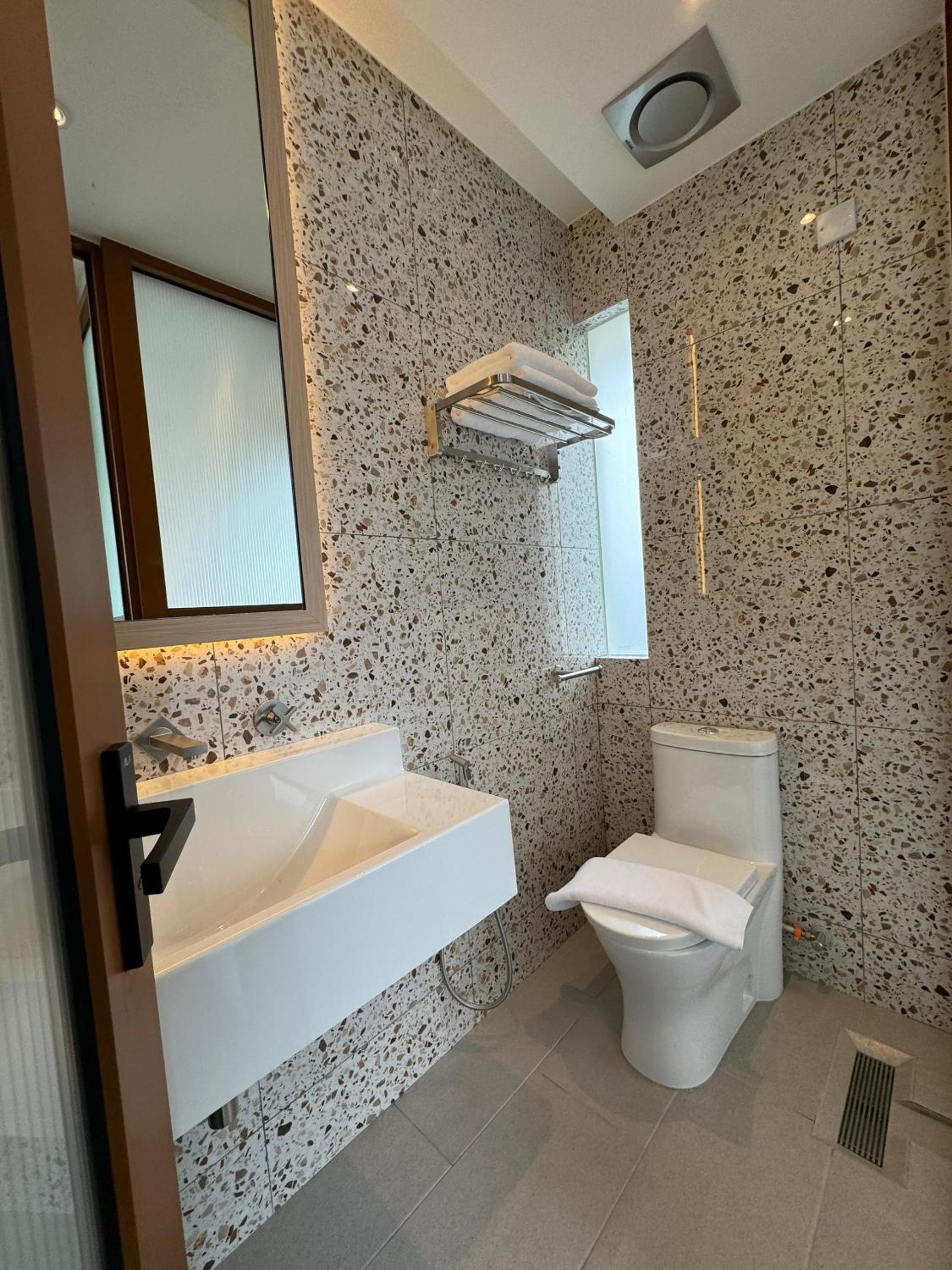 Quadruple Room with Mountain View photo 3