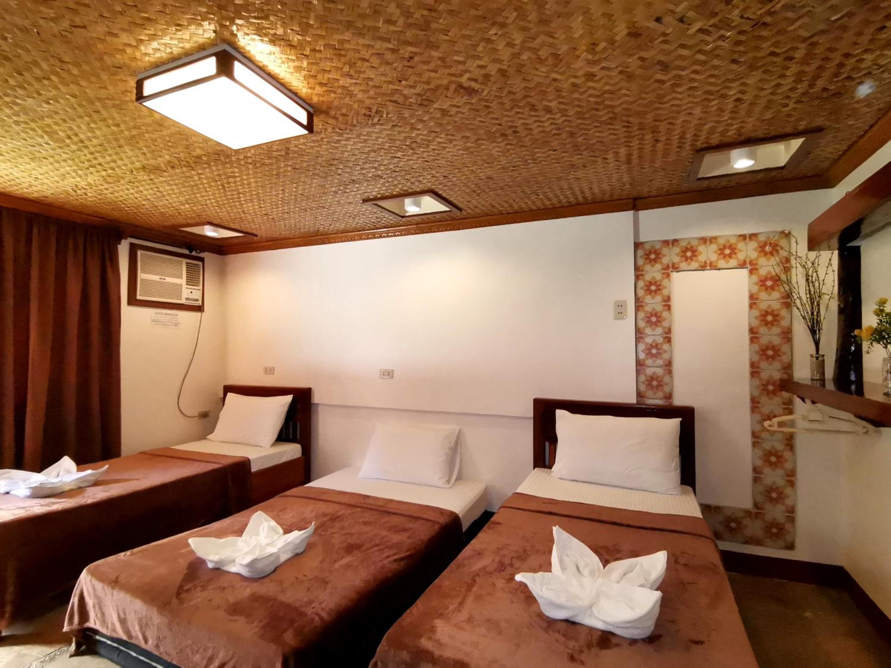 Basic Triple Room photo 2