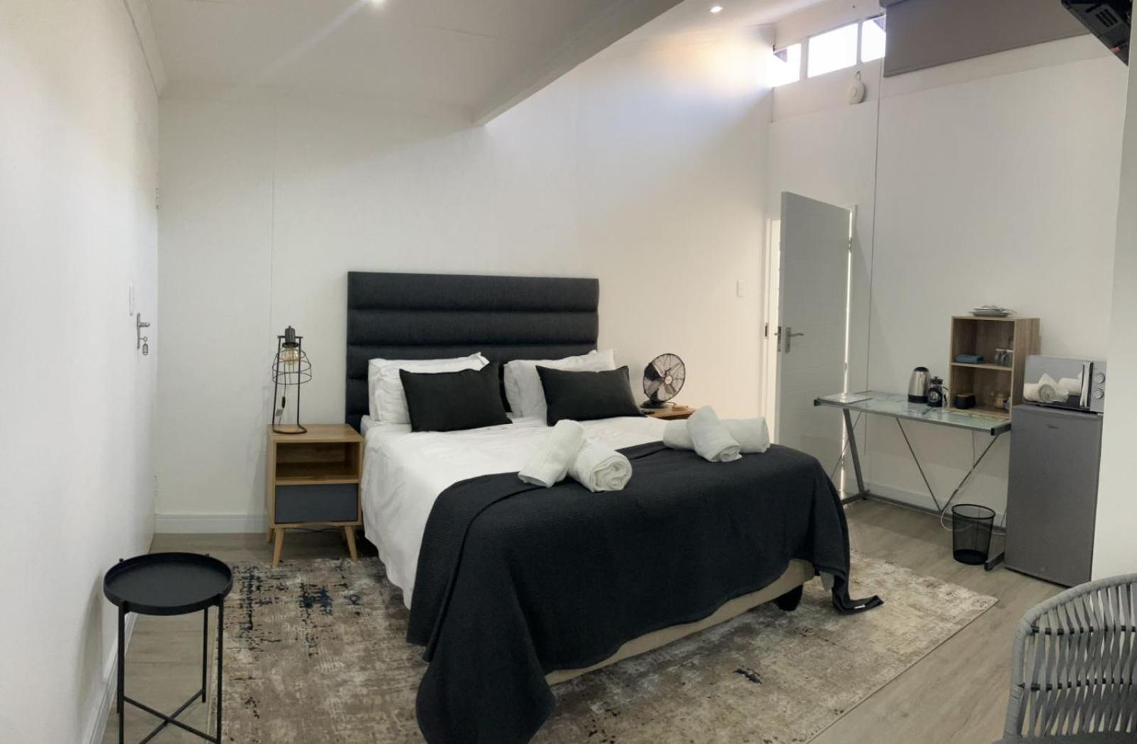 Standard King Room - Photo 3