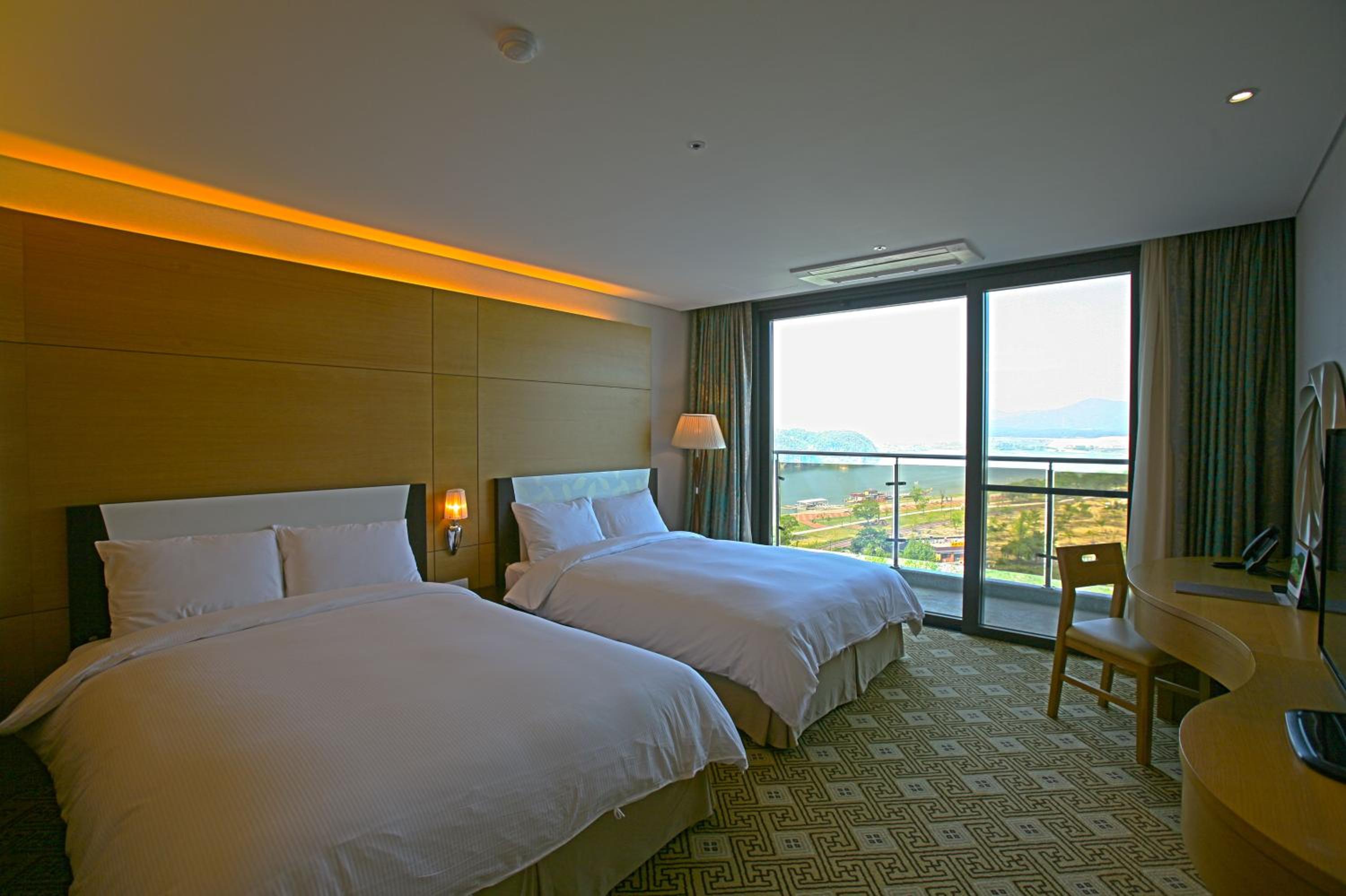 Full Package - Deluxe Double Twin Room With Waterpark For 2pax
