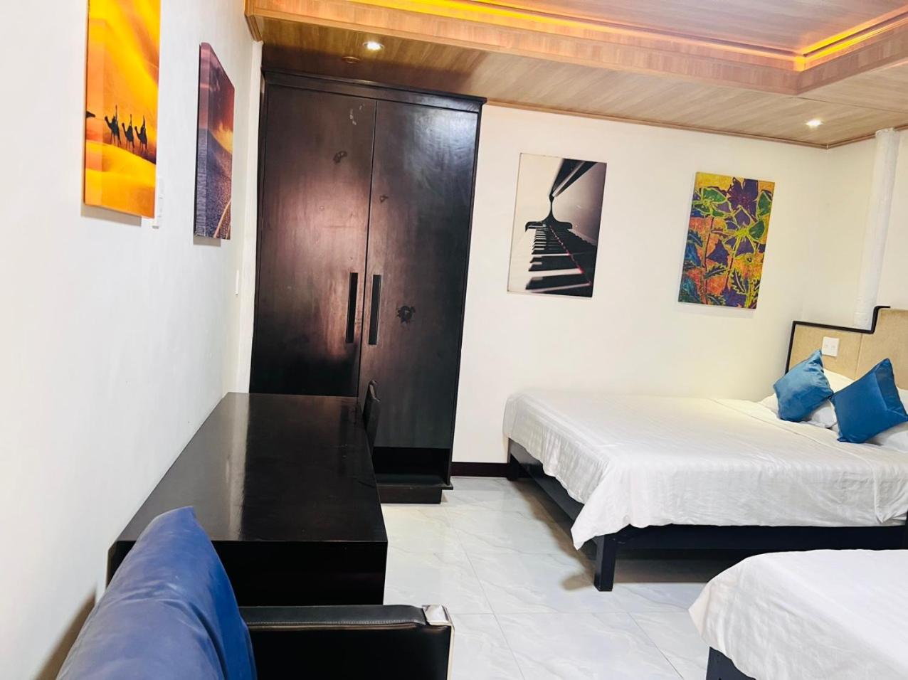 Twin Room with Bath photo 1