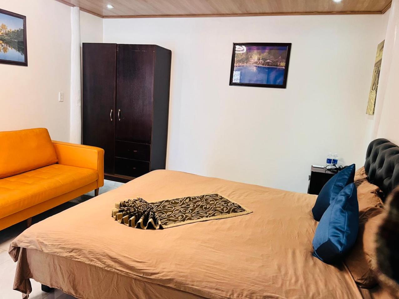 Single Room with Bath photo 1