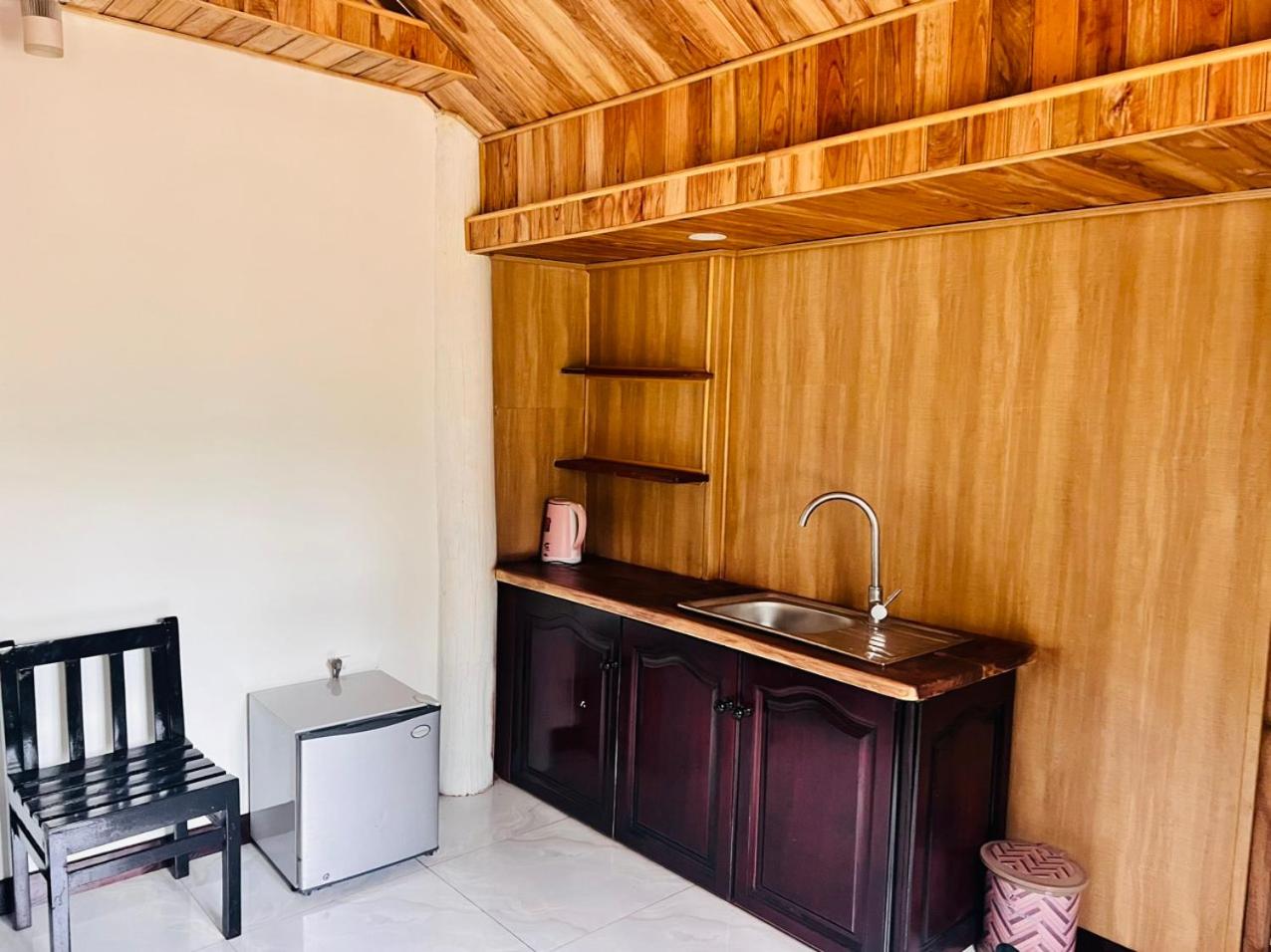 Single Room with Bath photo 2