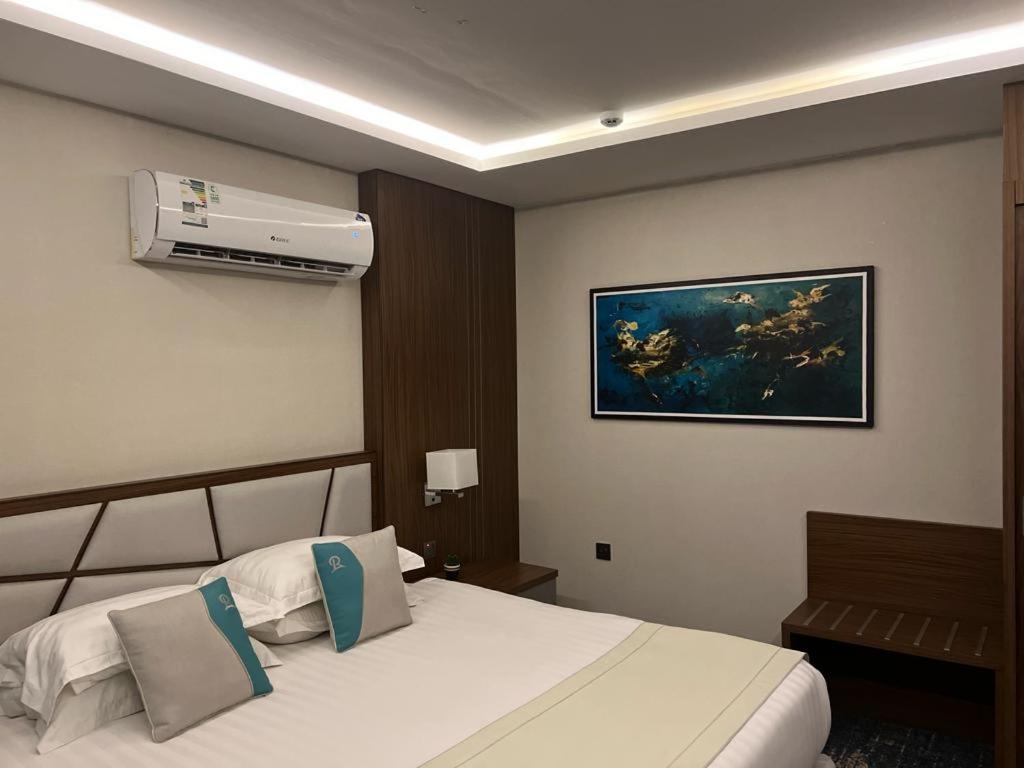 Executive Suite with Panoramic View photo 2