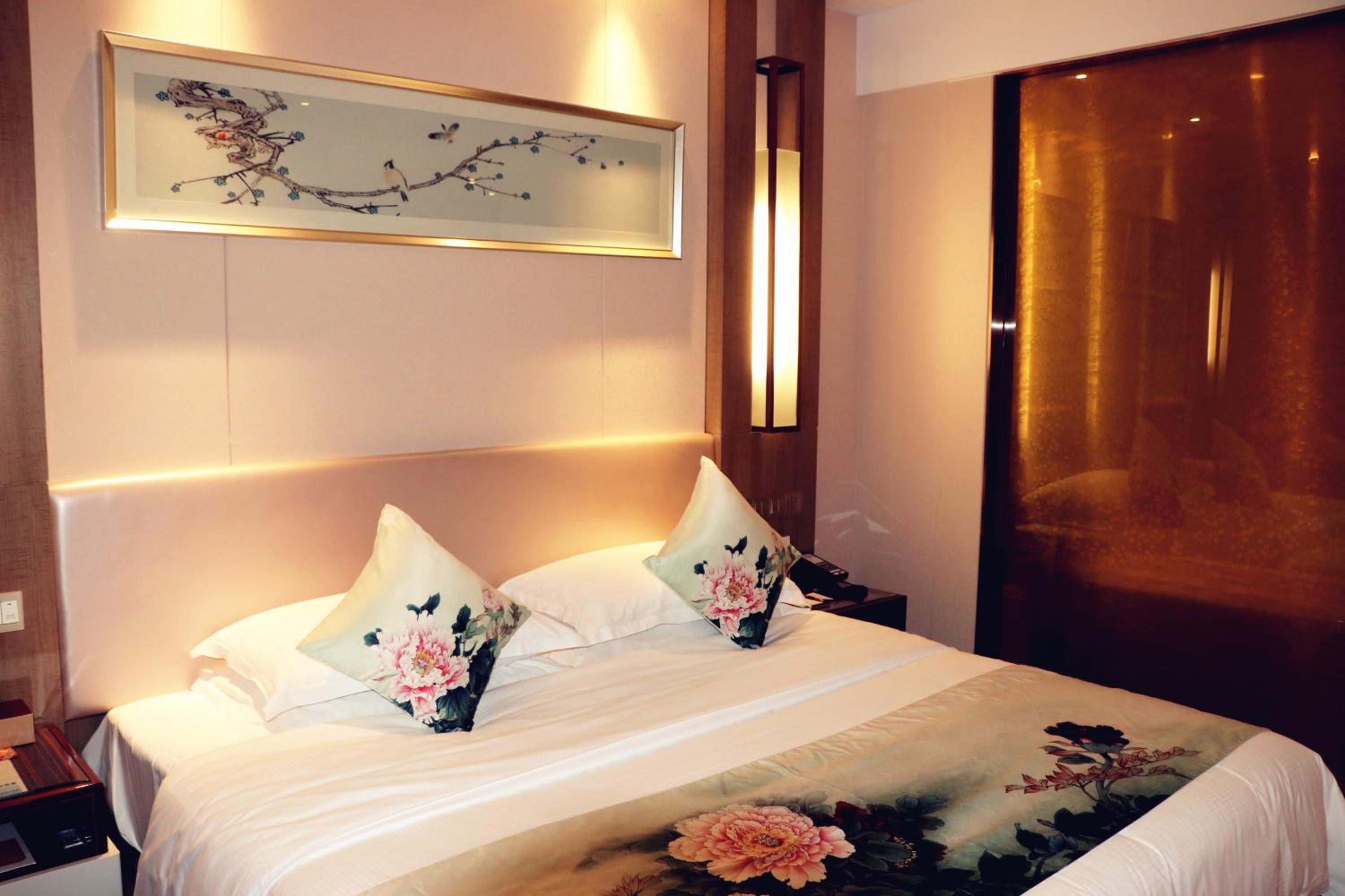 1 King Bed Smoking Premier Business Room photo 3