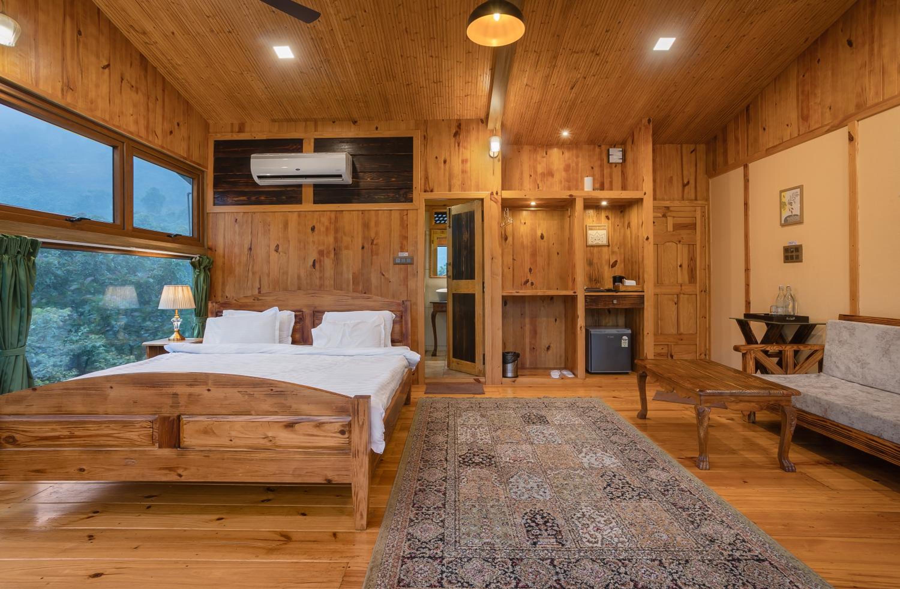 Superior King Room photo 2