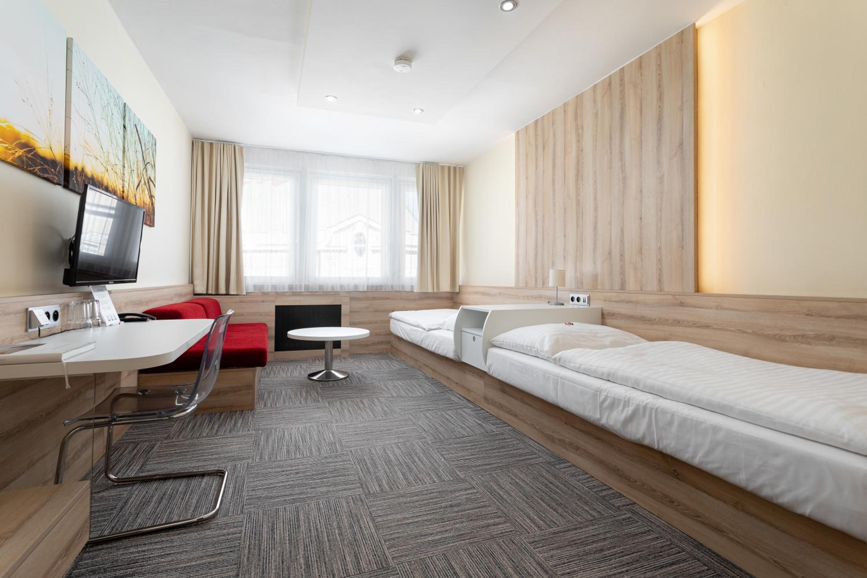 Economy Twin Room photo 1