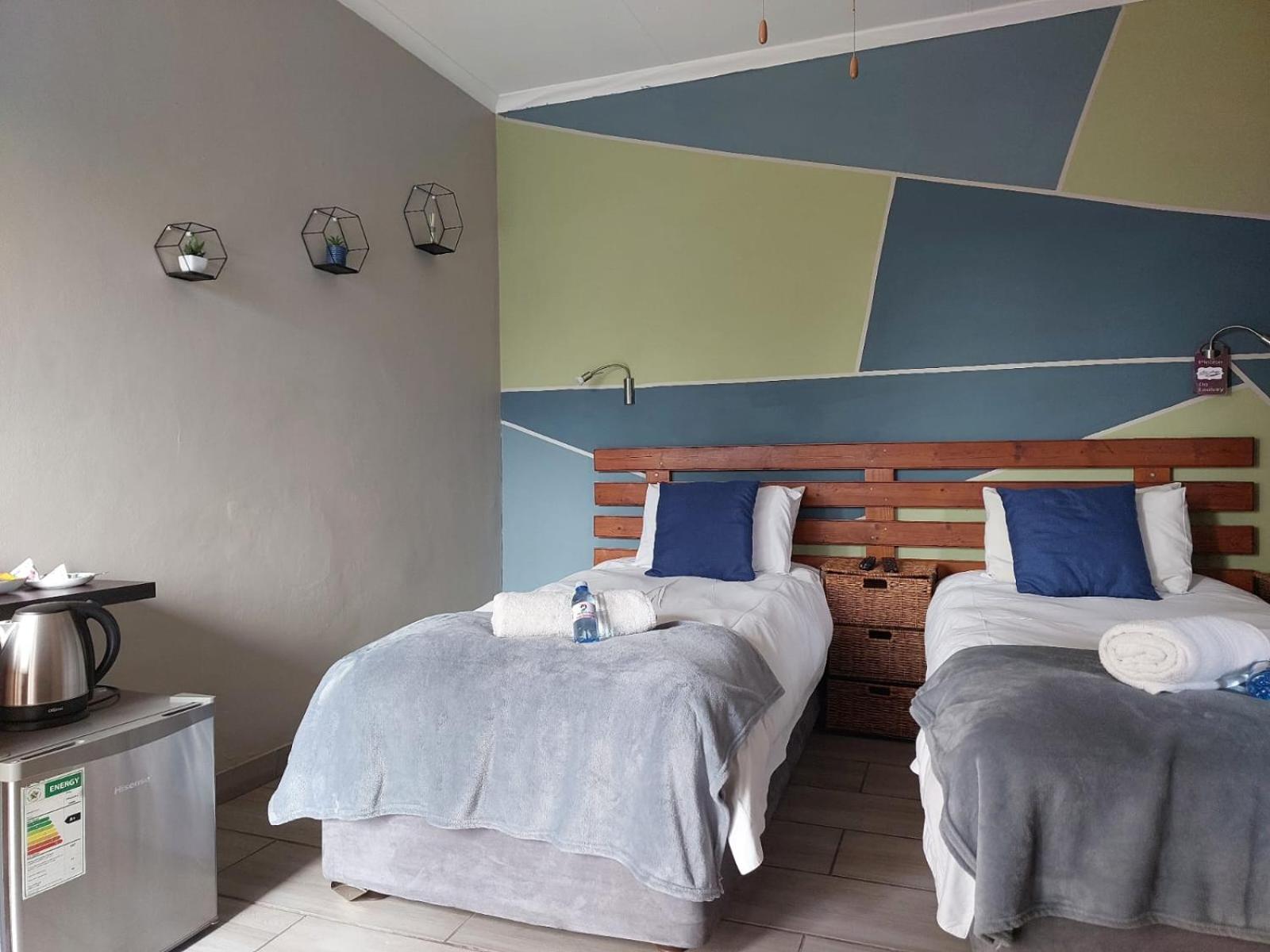Standard Twin Room - Photo 2