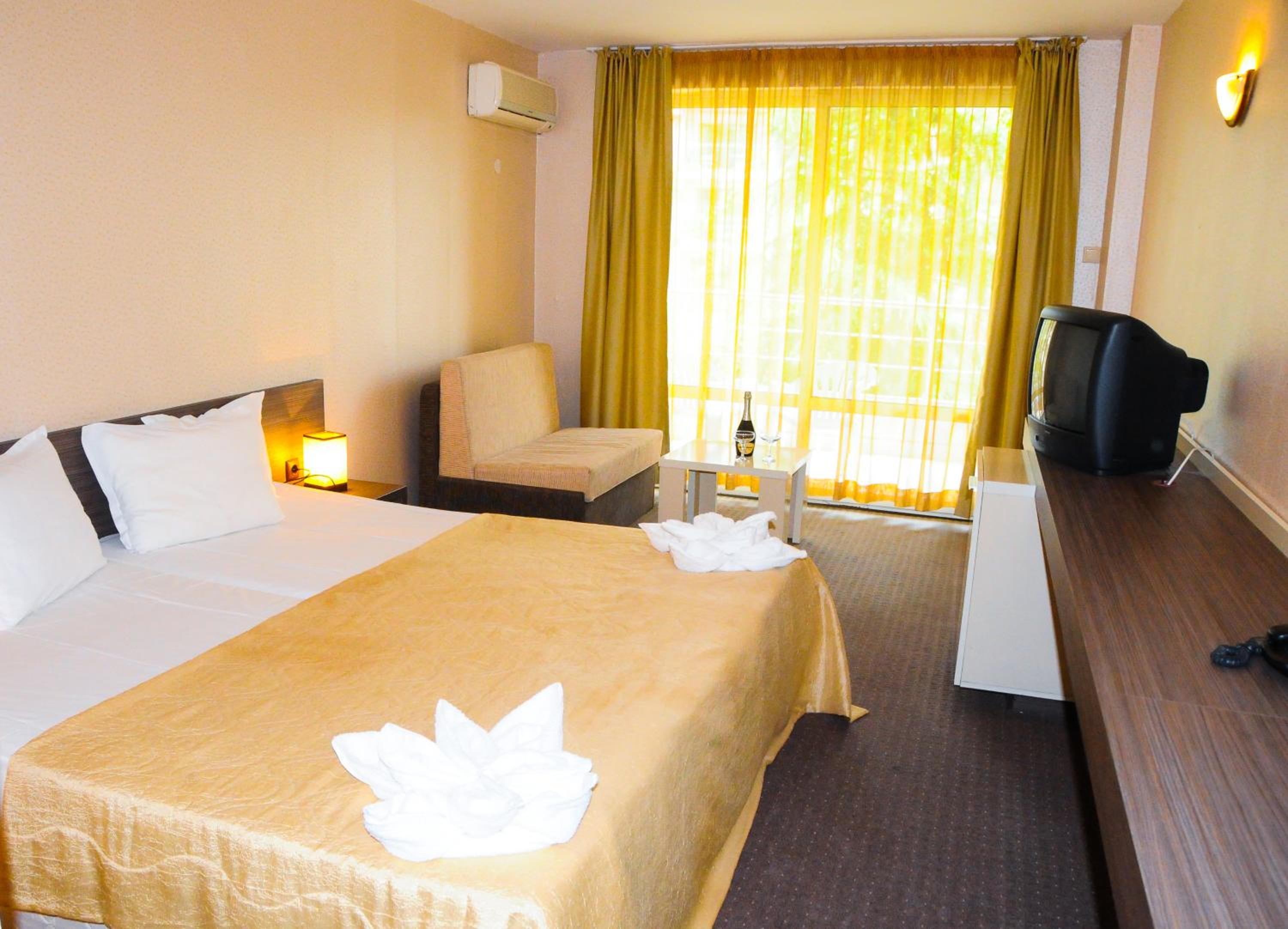 Double or Twin Room - Photo 3