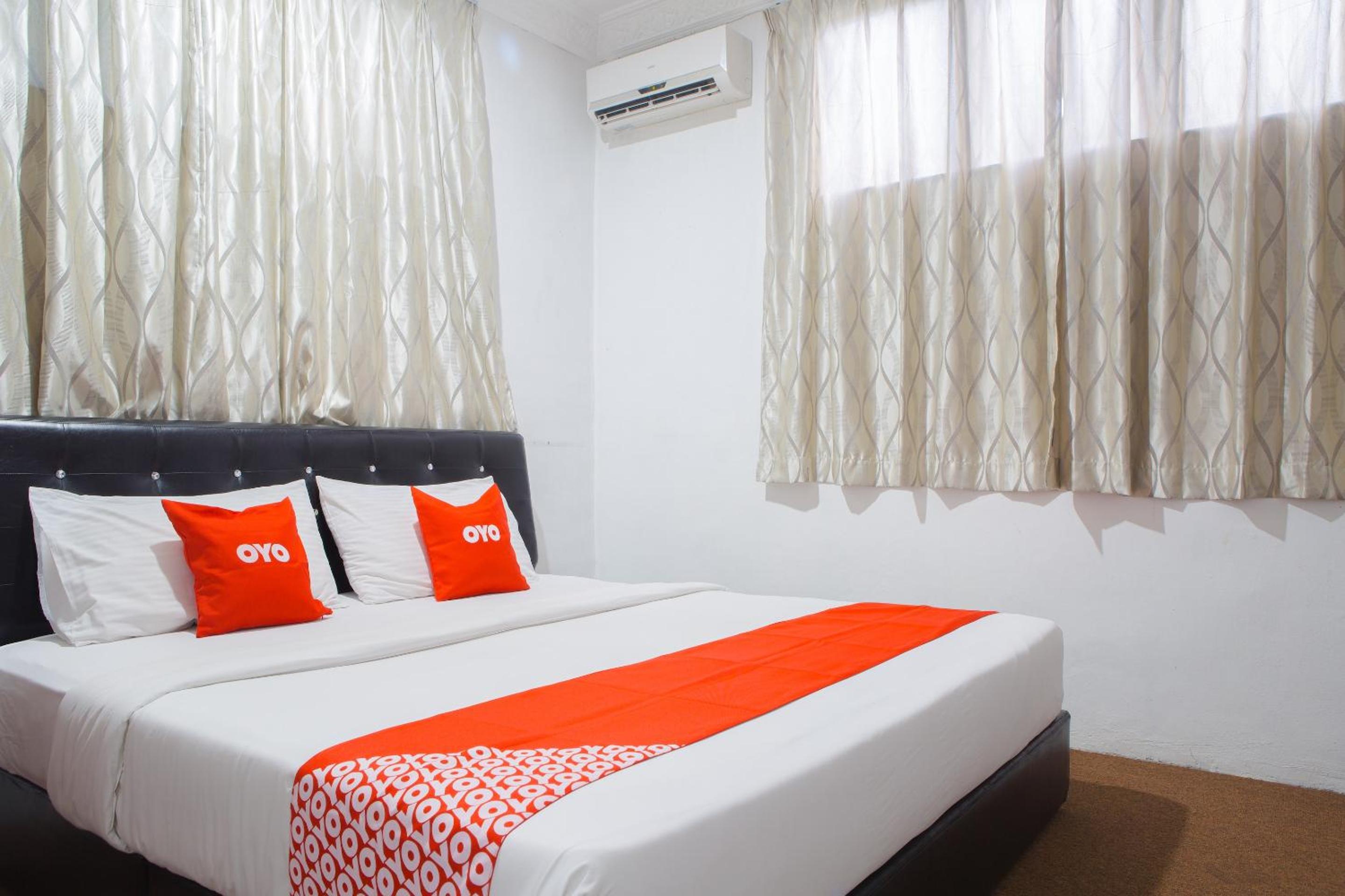 Deluxe King Room photo 1