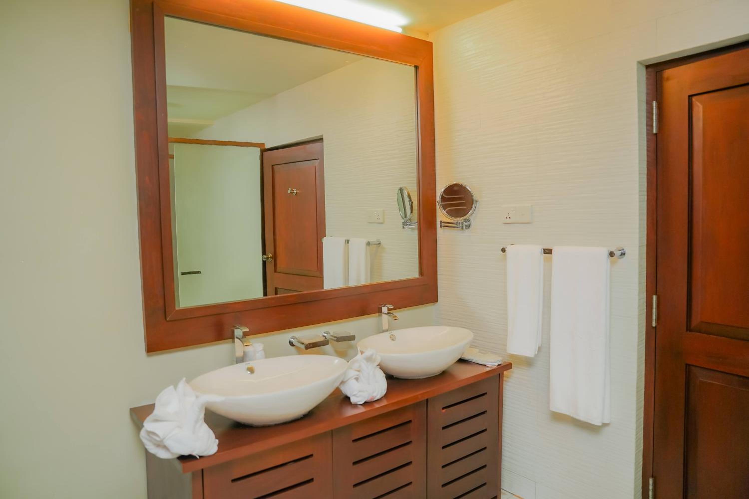 King Room with Lake View photo 3