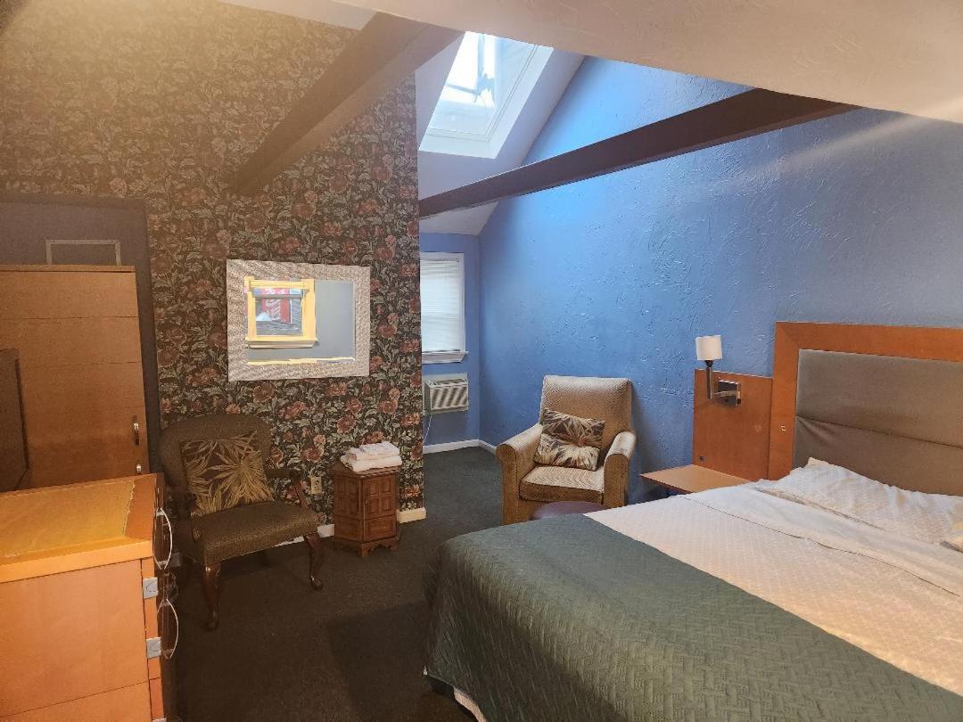 Deluxe King Room photo 2