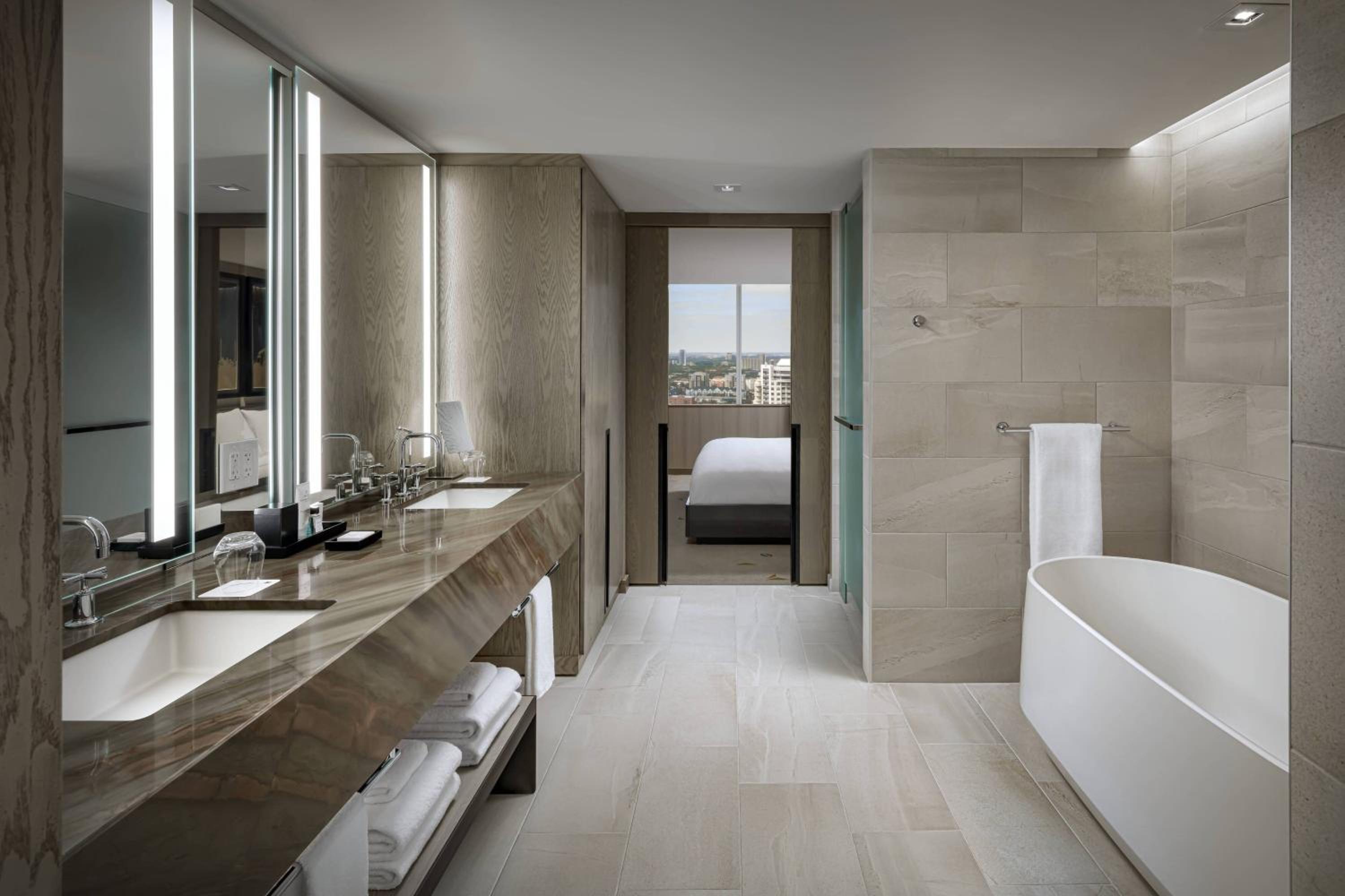Suite, 1 King - Photo 4