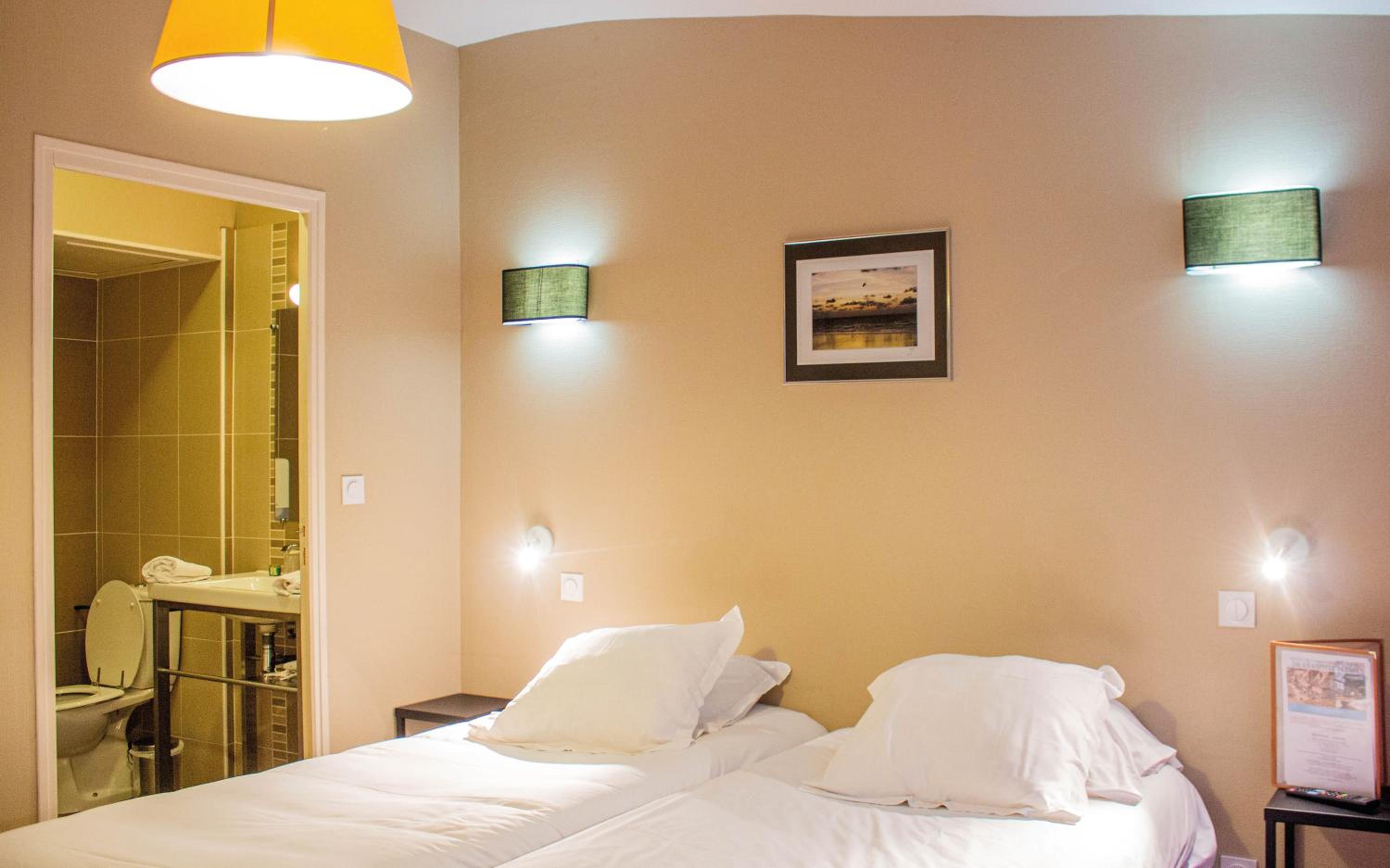 Twin Room with Garden View - Photo 2