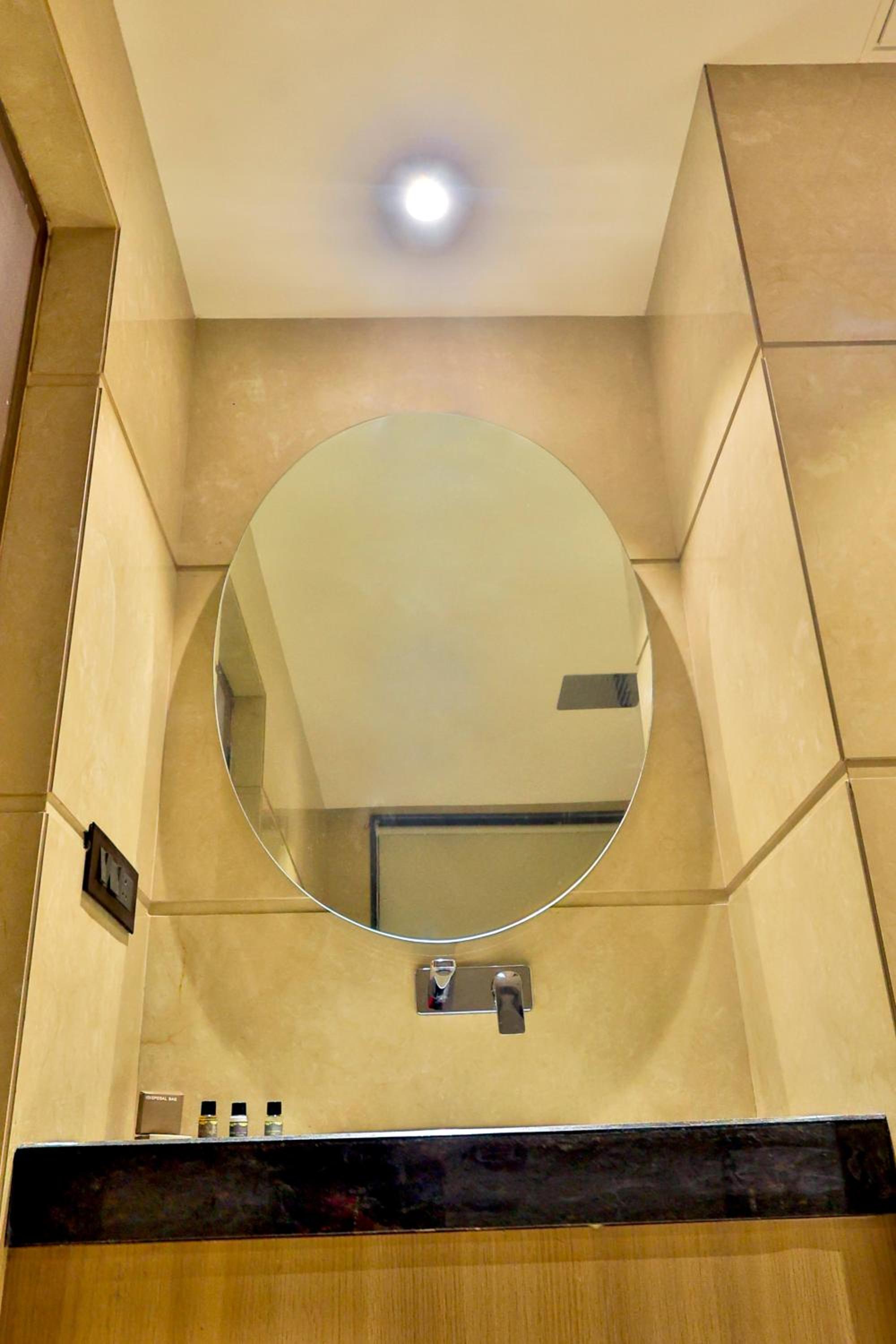 Executive Suite - Photo 5