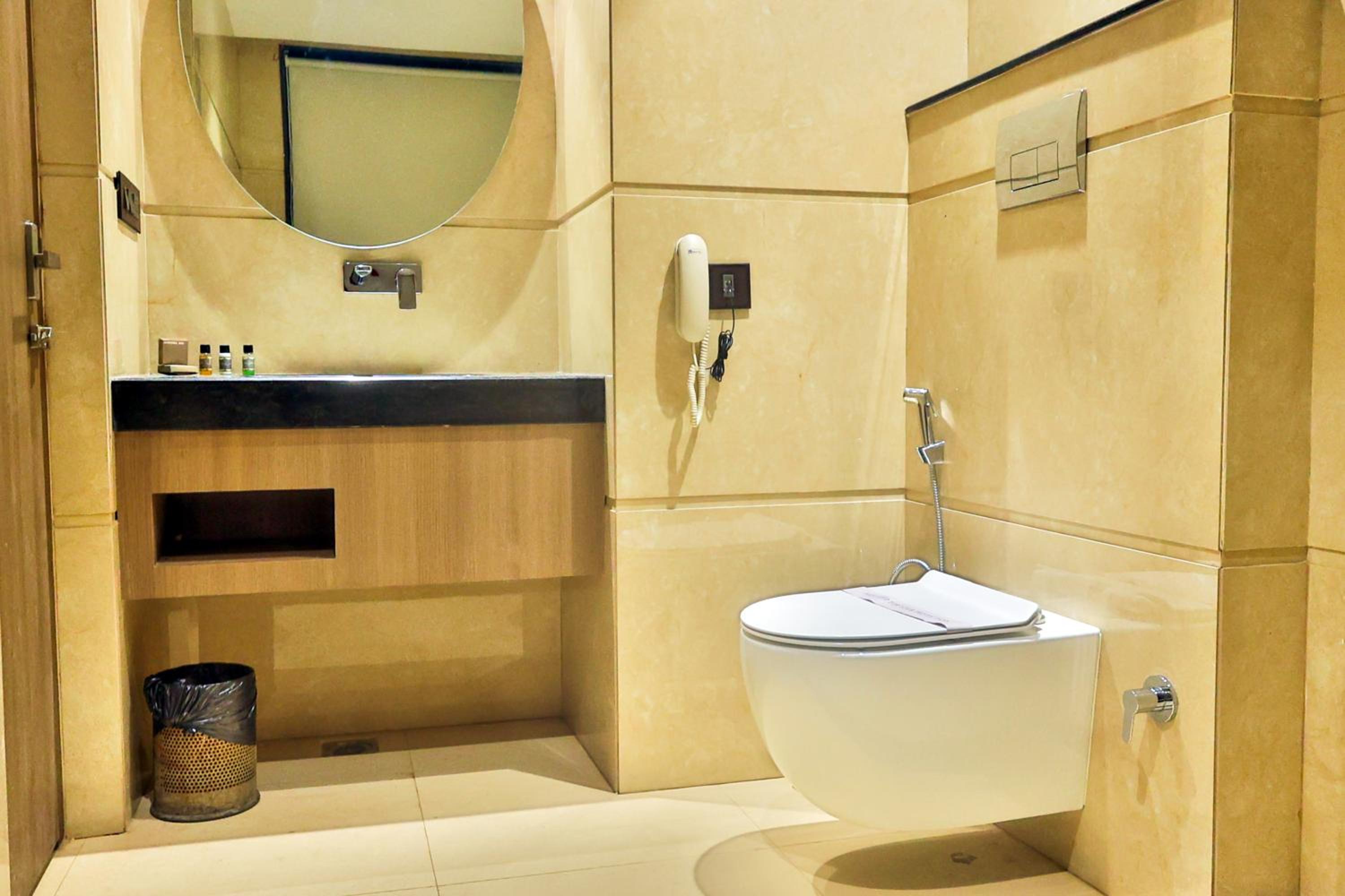 Executive Suite - Photo 8