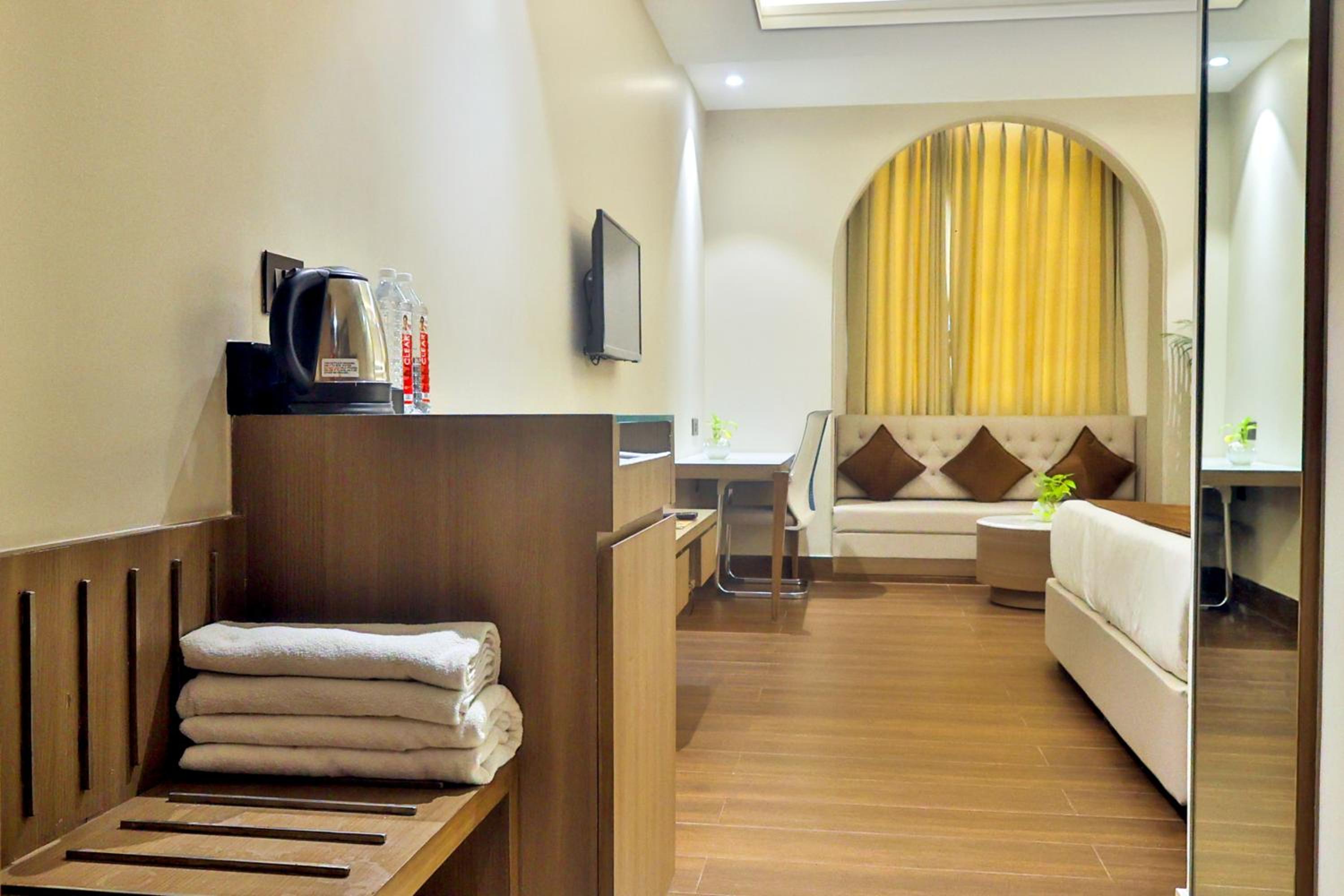 Executive Suite - Photo 10