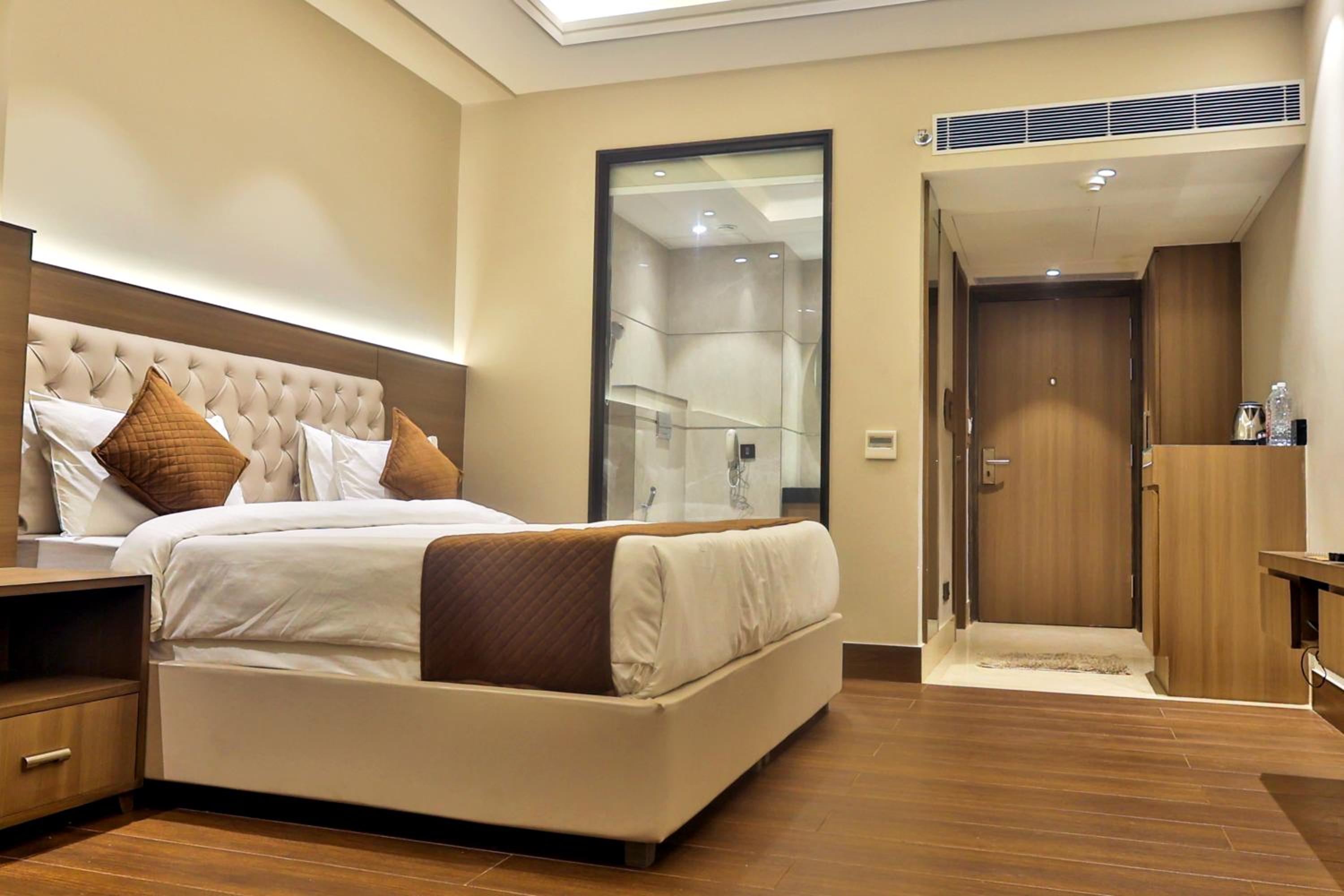 Executive Suite - Photo 22