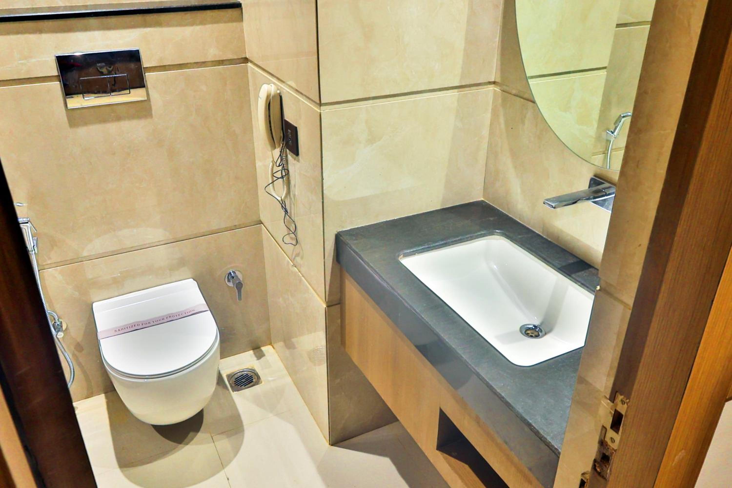 Executive Suite - Photo 6