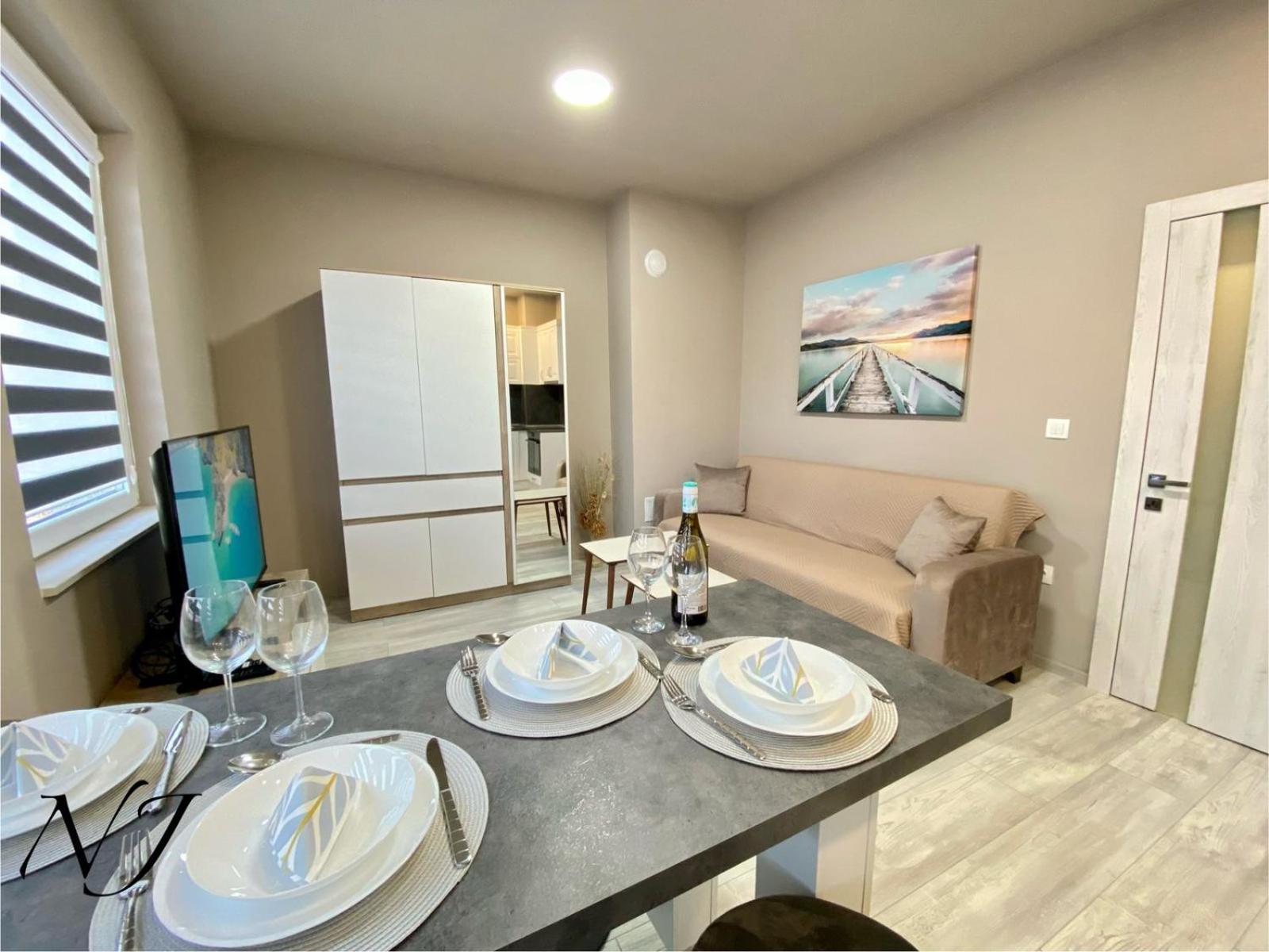 Deluxe Double Room (2 Adults + 1 Child)