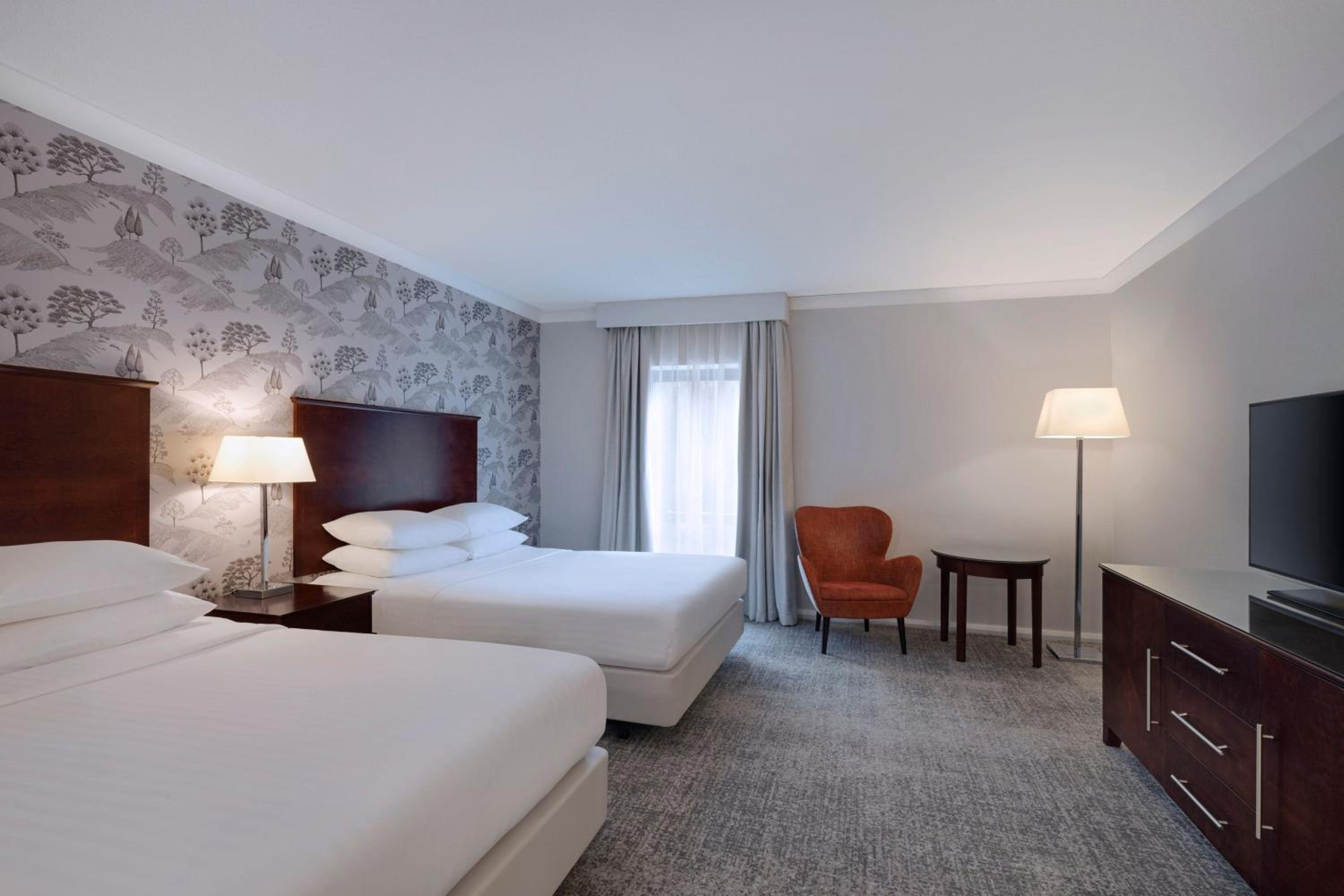 Deluxe Double Room with Two Double Beds - Photo 4