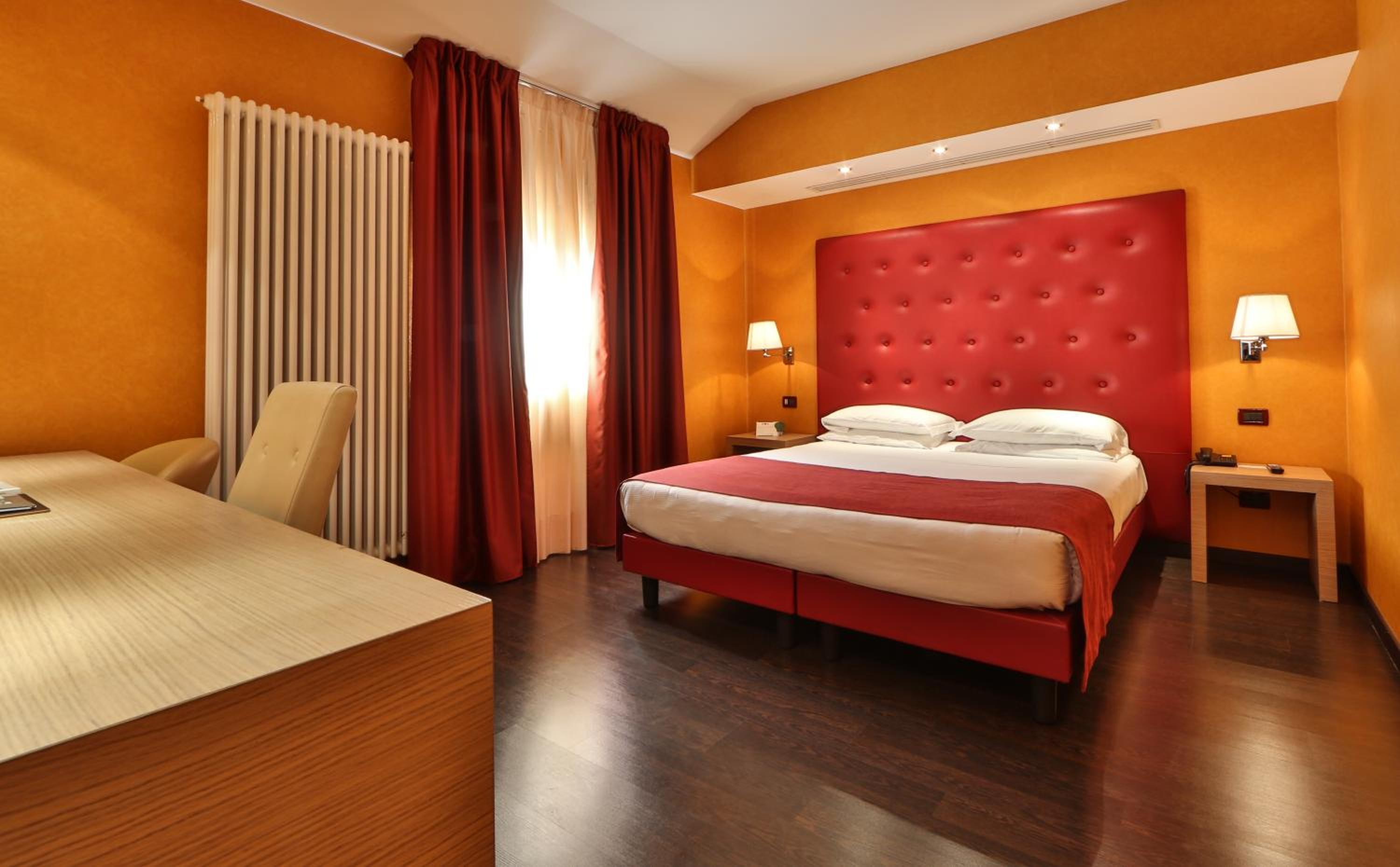Comfort Queen Room - Photo 4
