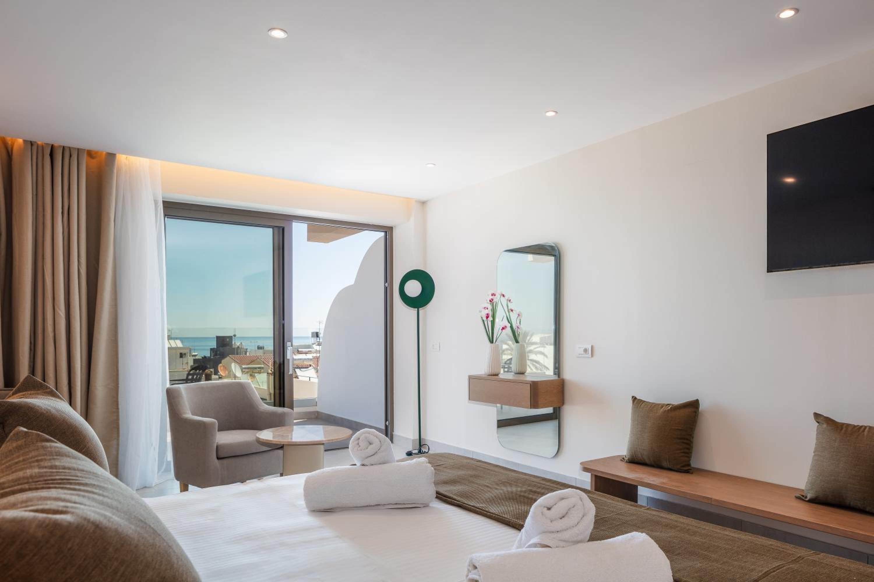 Superior Room with Sea View - Photo 2
