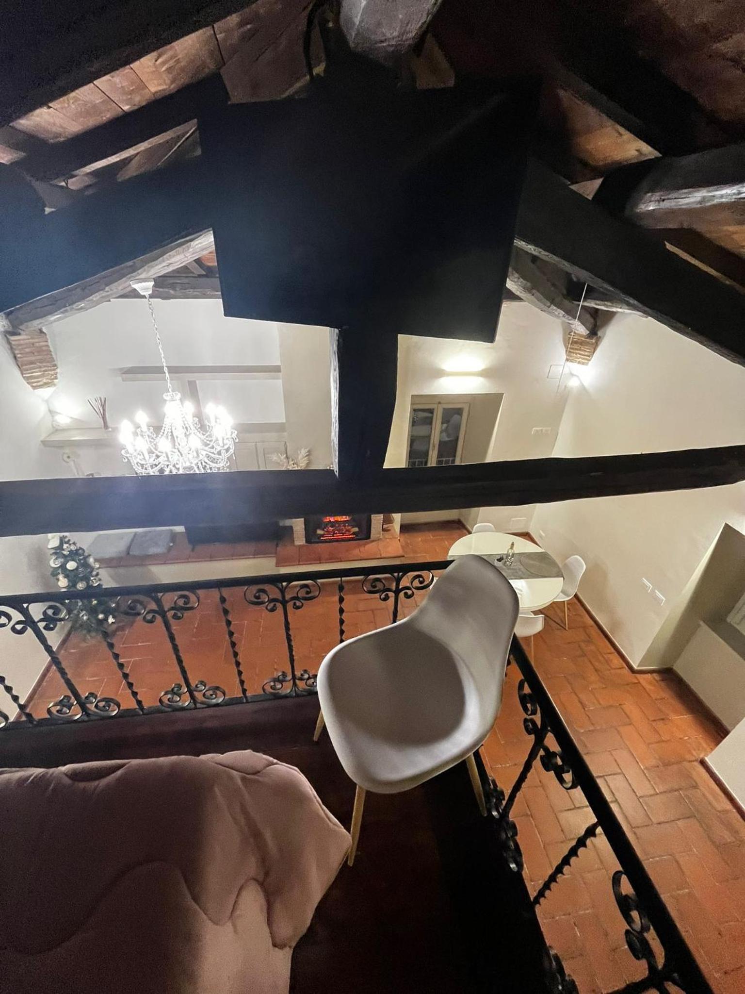 Deluxe Queen Suite - Photo 21