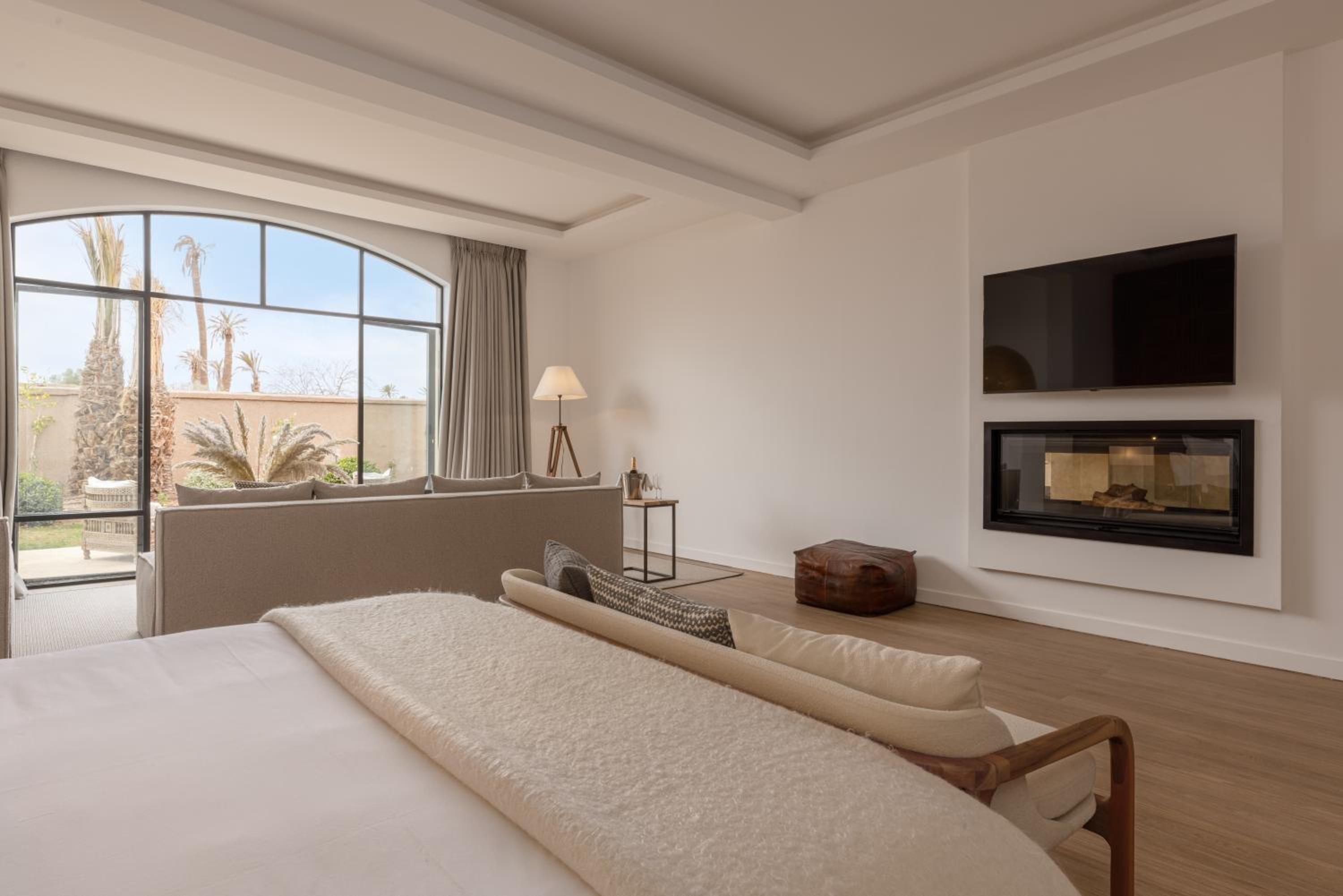 Superior King Suite - Photo 30