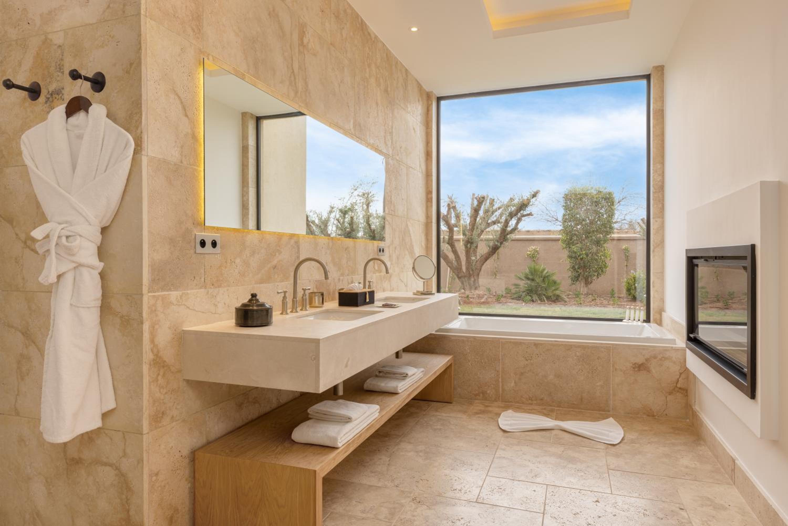 Superior Suite - Photo 10