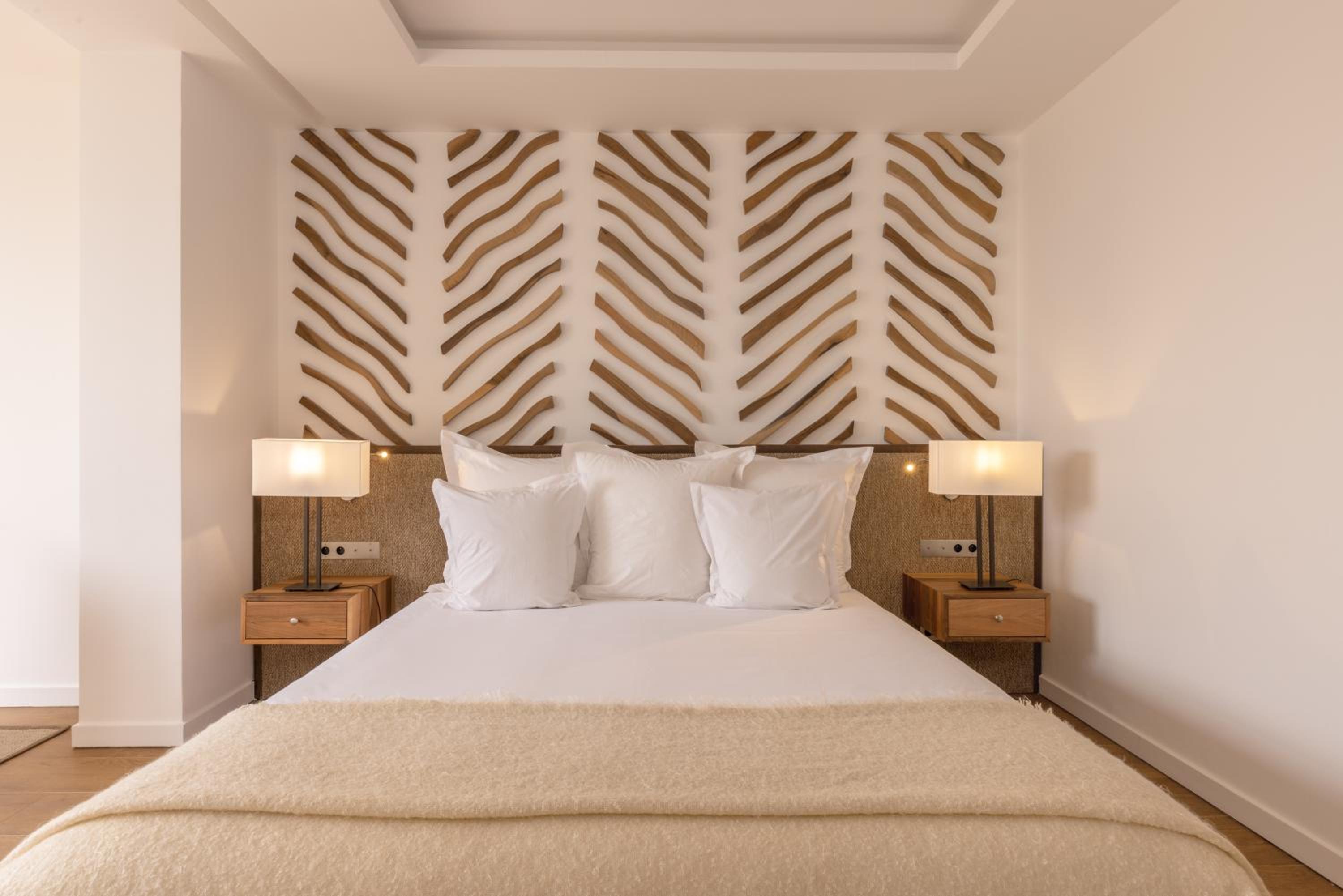 Superior Suite - Photo 9