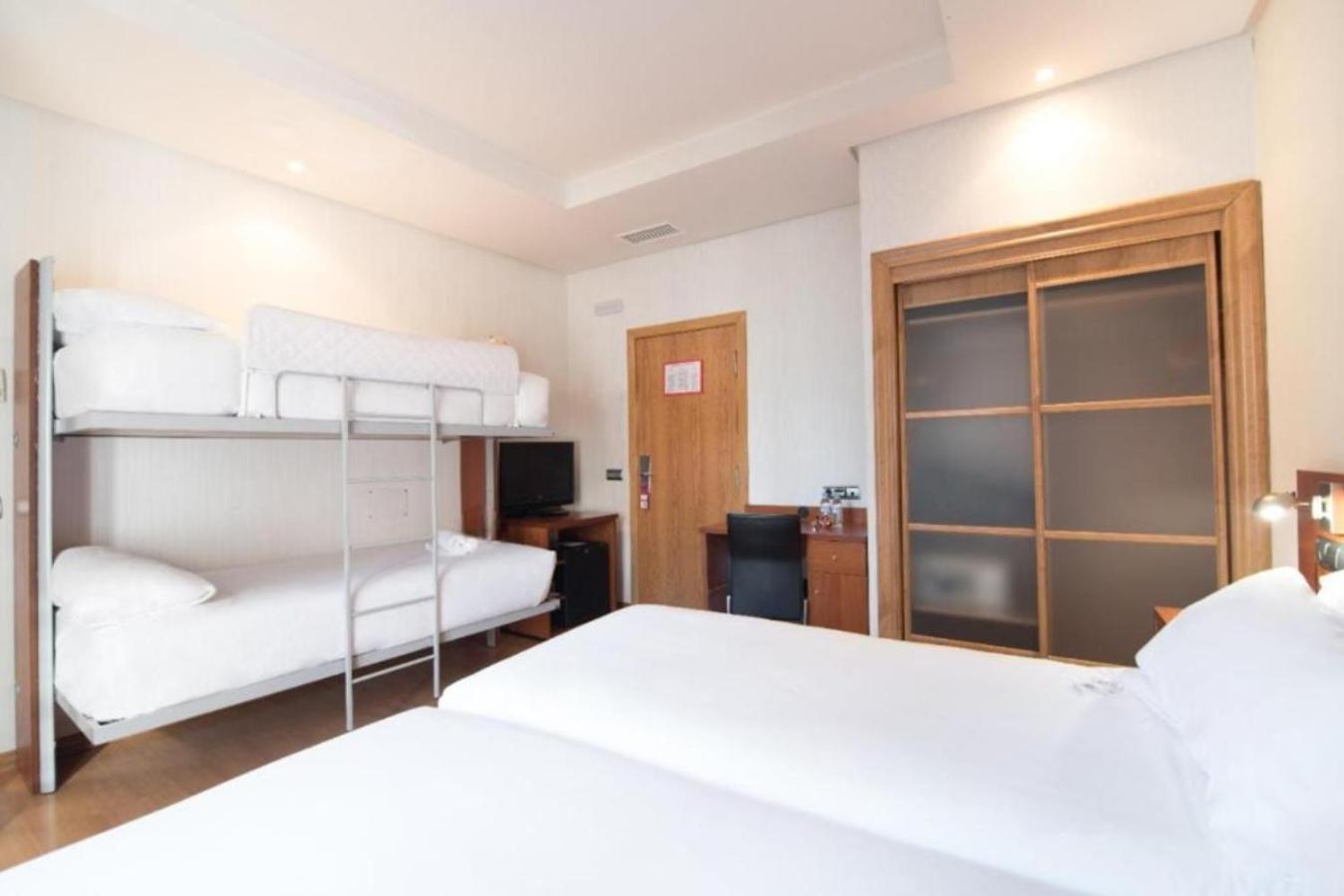Quadruple Room (4 Adults) - Photo 2