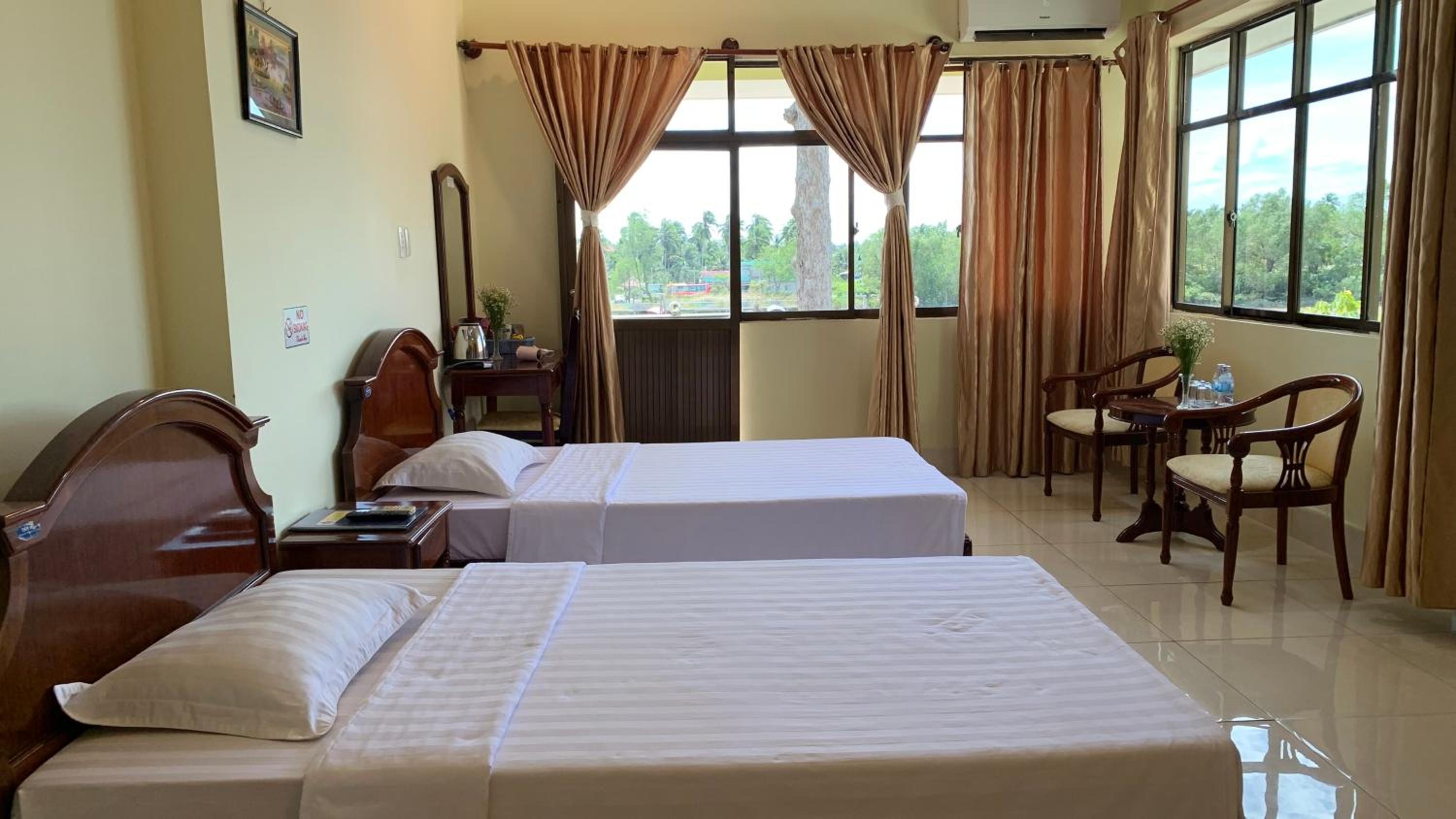 Deluxe Twin Room photo 2