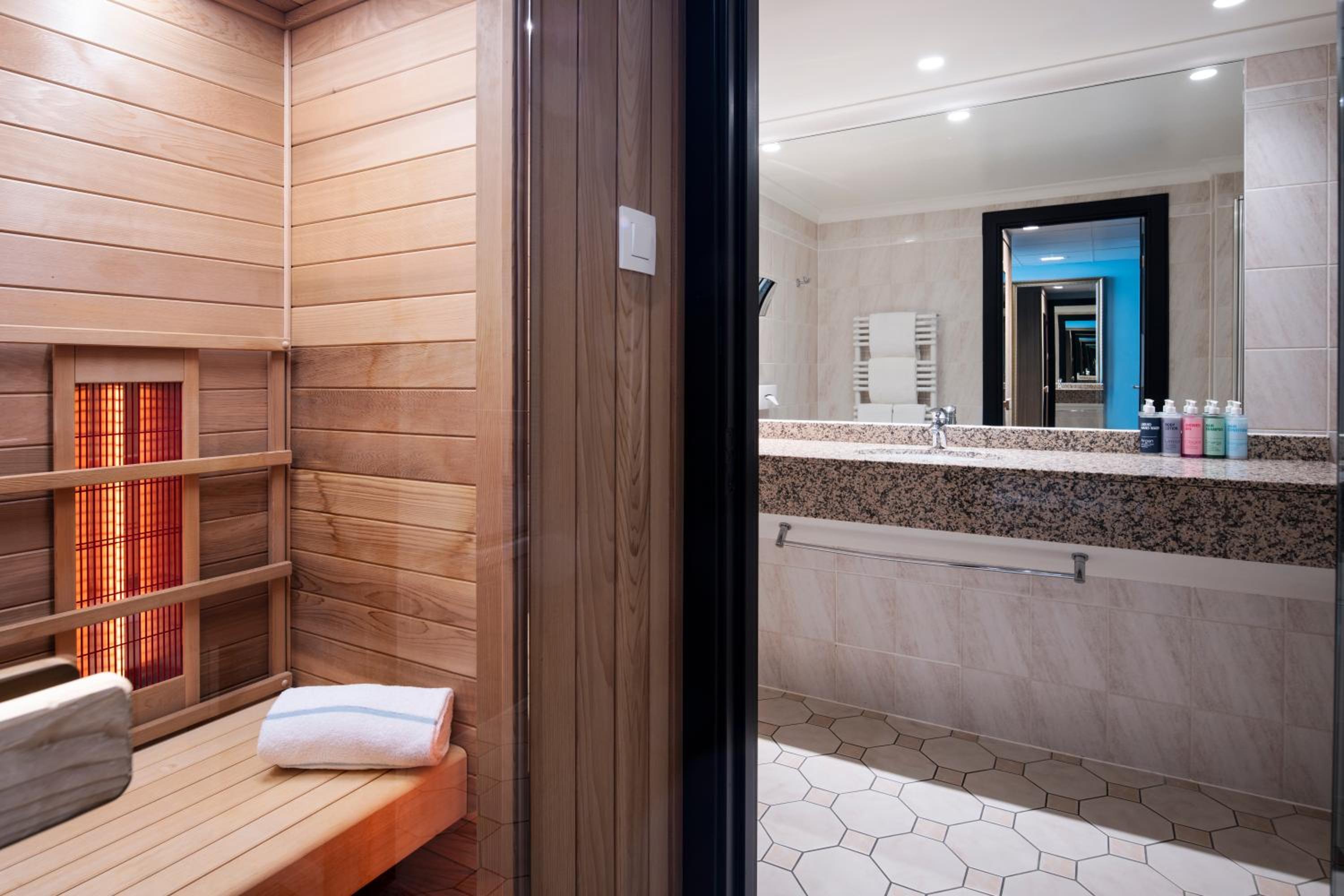 Deluxe Double Room - Photo 5