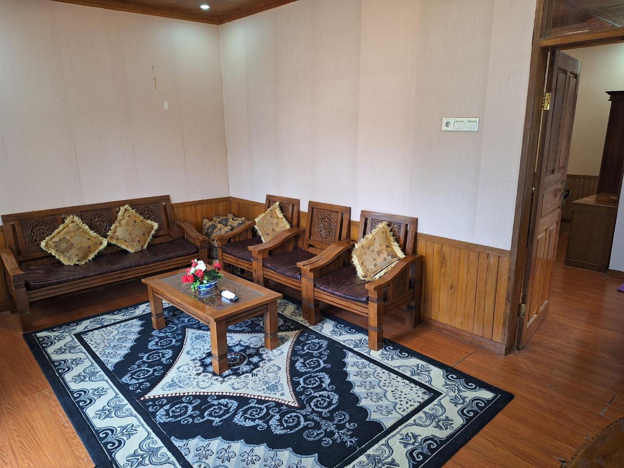 Family Room photo 3