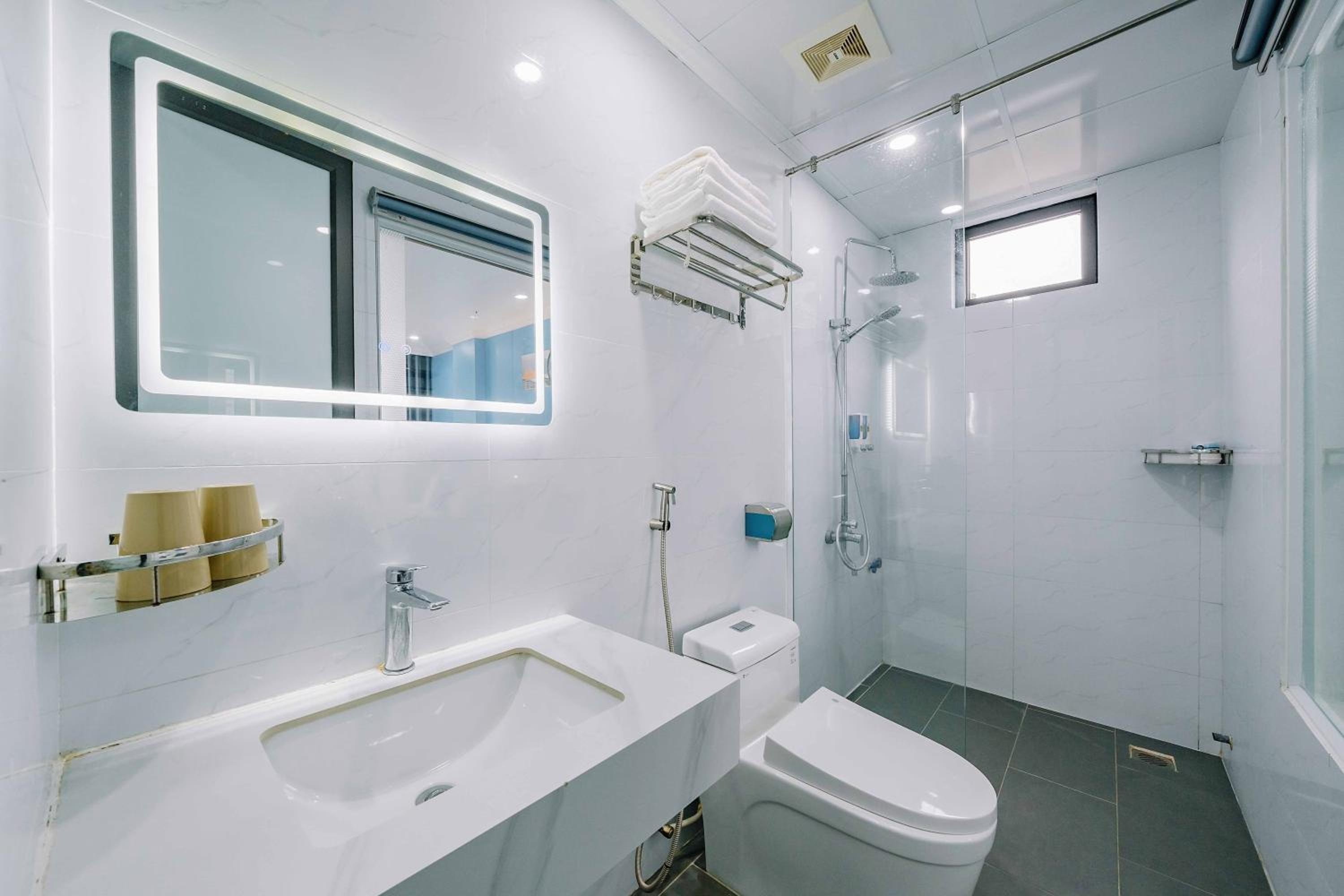 Deluxe Room (2 Adults + 1 Child) - Photo 6