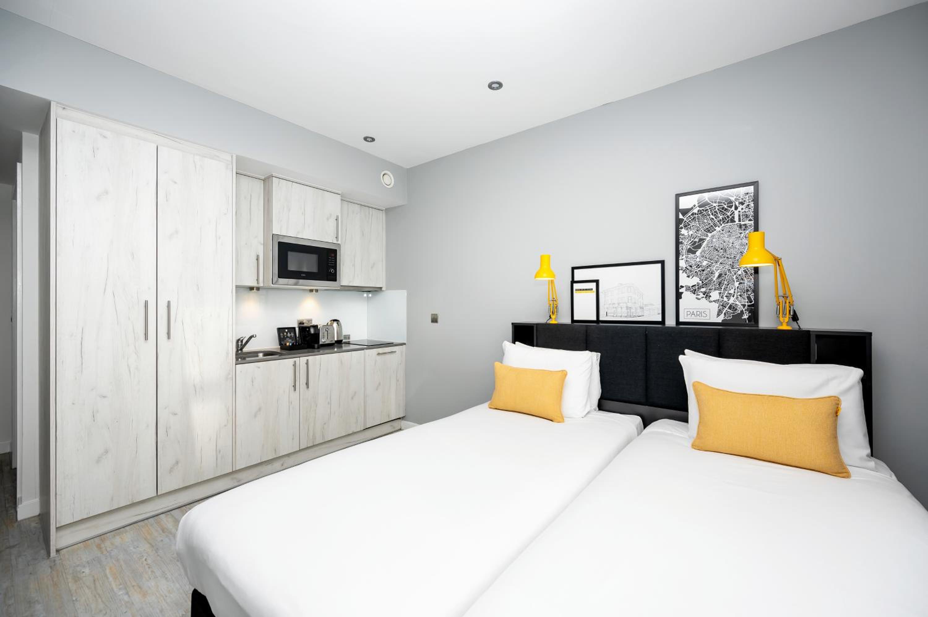 Twin Studio Sleeps 3 photo 1