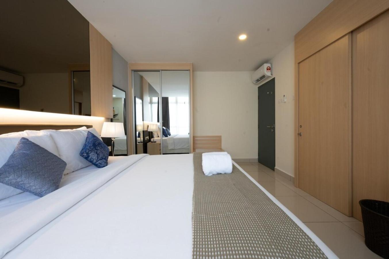 Two-Bedroom Superior Apartment photo 2