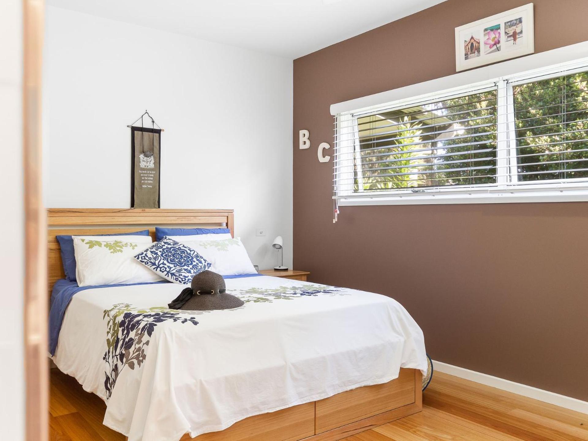 Three-Bedroom House photo 2