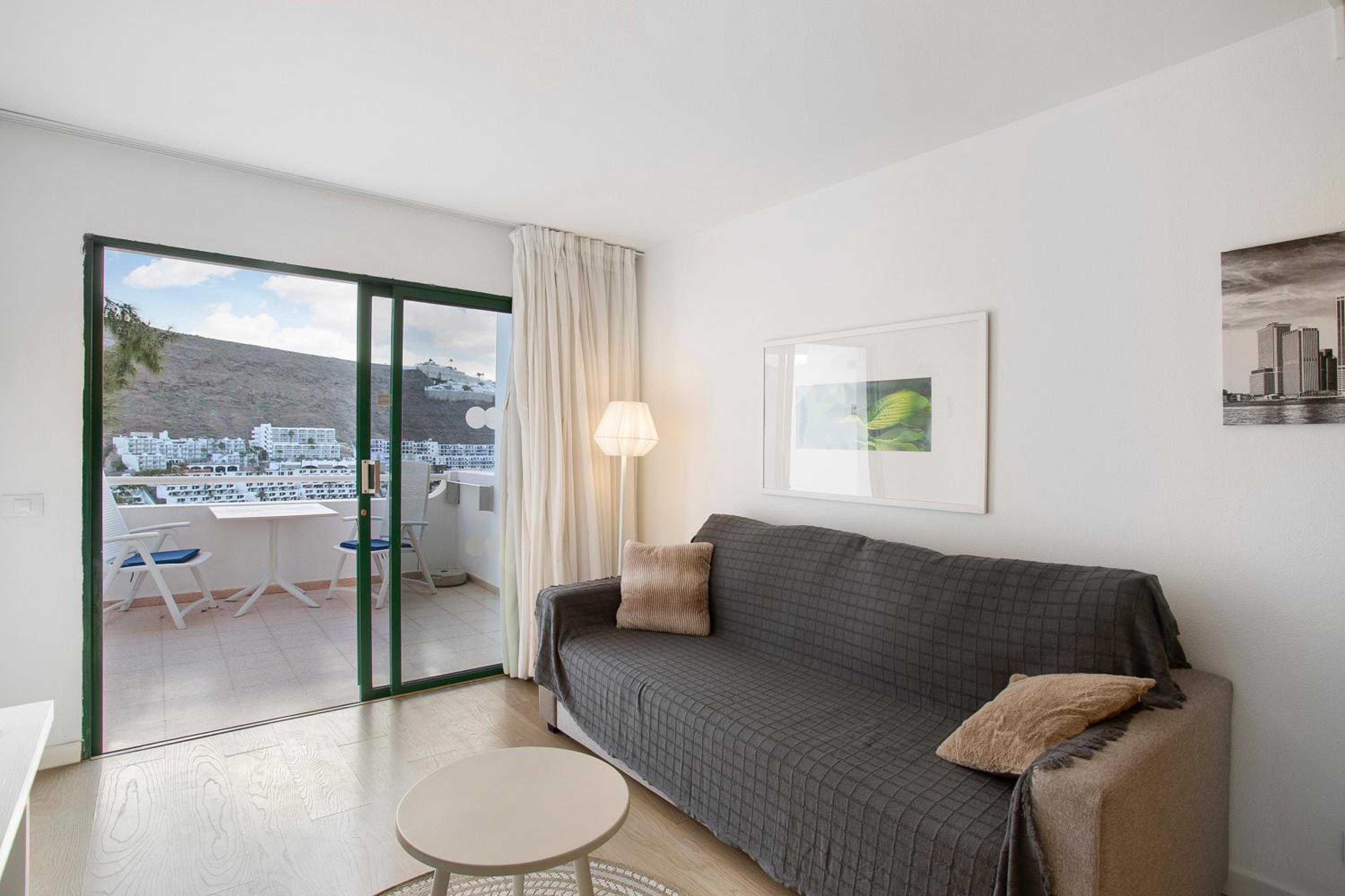 Apartamento de un dormitorio superior con balcón