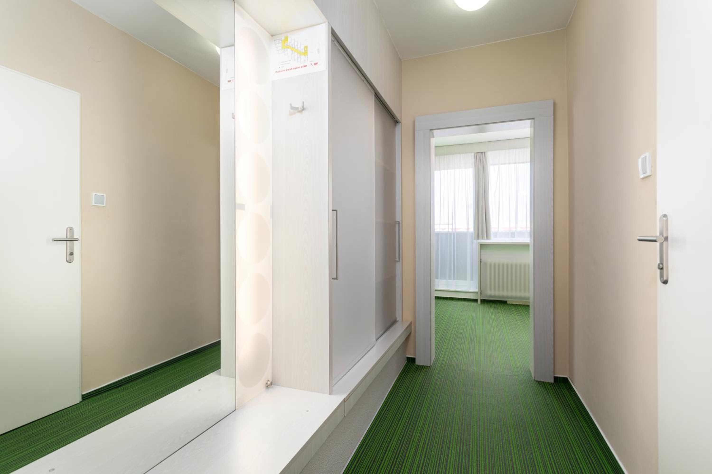 Deluxe Suite with Balcony - Photo 8